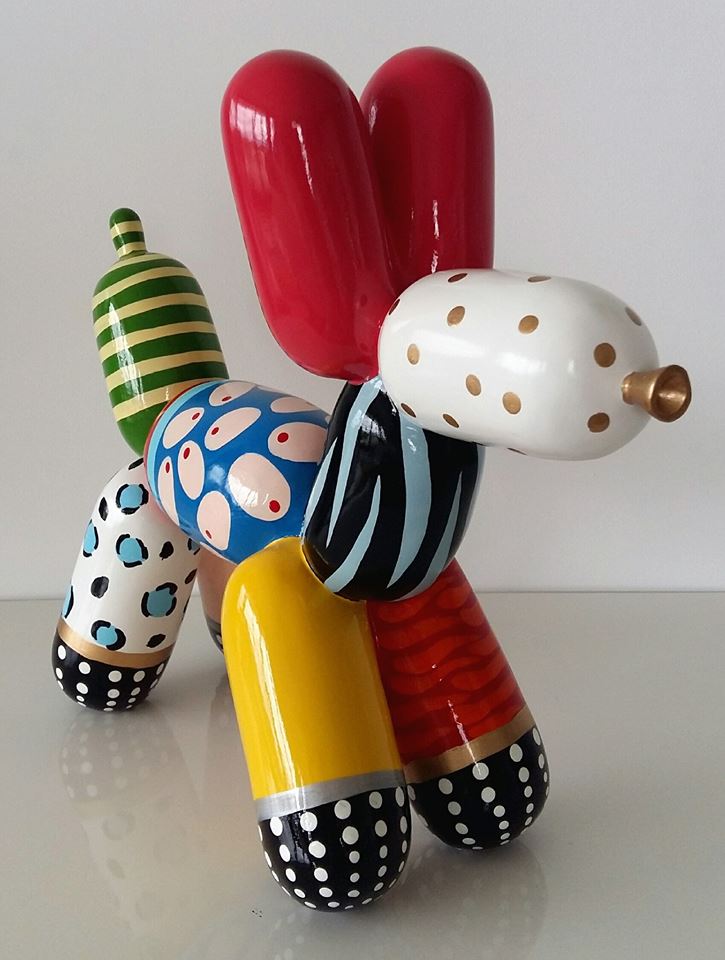 Balloon dog statue in resin, length 7 inches (18 centimeters)