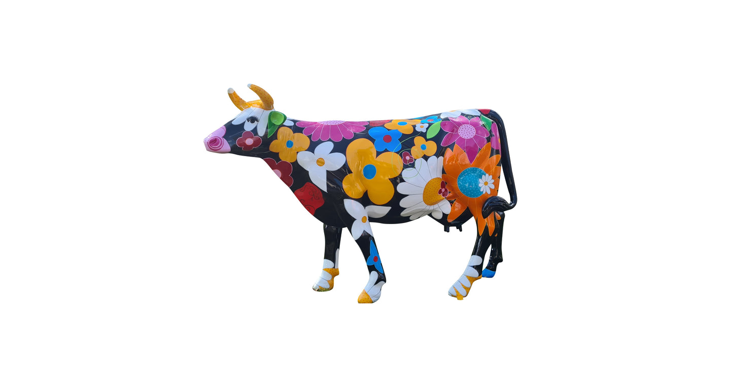Grande statue de vache "Flowers" en résine multicolore. Hauteur 155 cm / longueur 235 cm