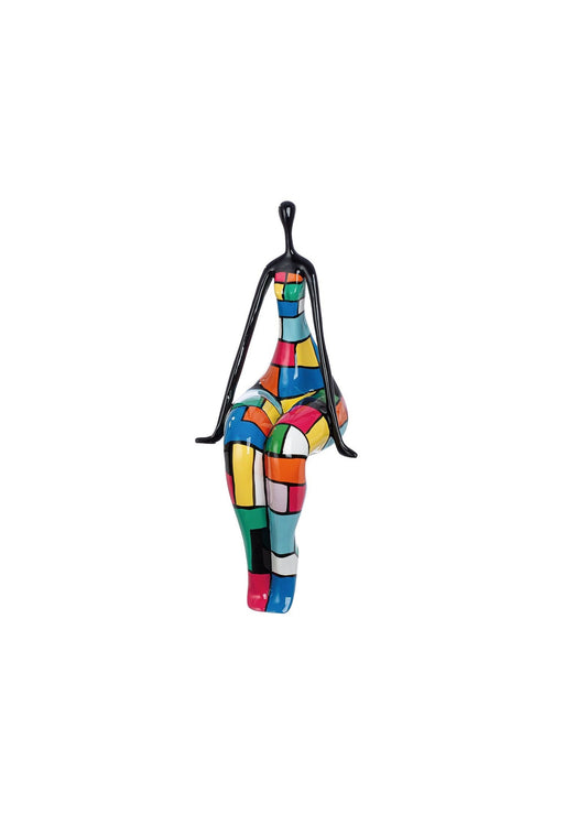 Sculpture femme assise, style Nana à poser sur une étagère, résine multicolore. Hauteur 74 centimètres