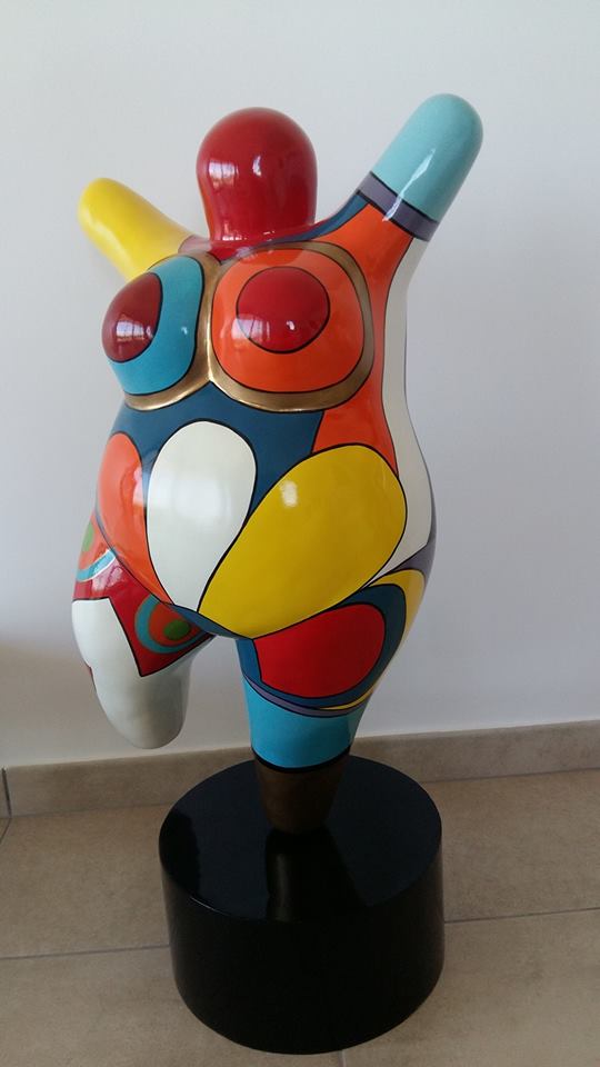 Statue of a woman style "Nana", multicolored resin. Height 60 centimeters