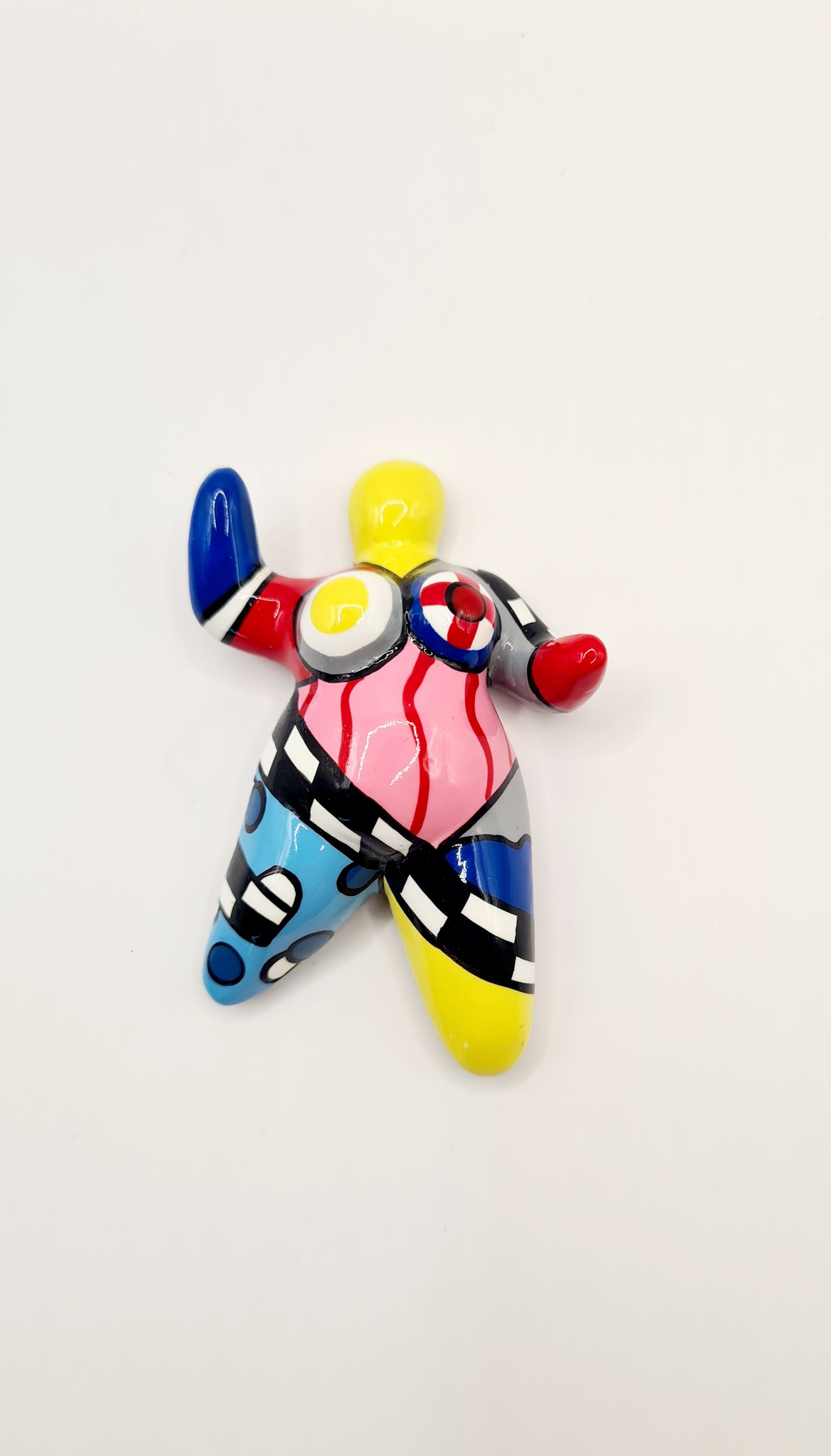 Décoration murale, petit magnet "Statue de femme Nana" en résine multicolore, hauteur 7 centimètres