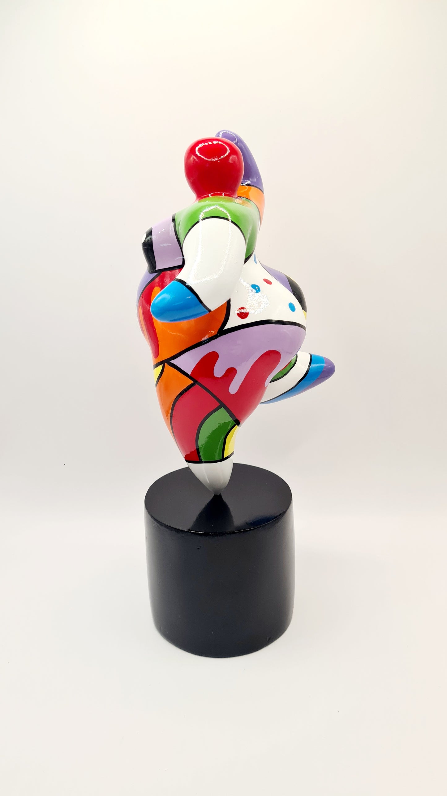 Statue of a woman style "Nana", multicolored resin. Height 7'8 inches (20 centimeters)