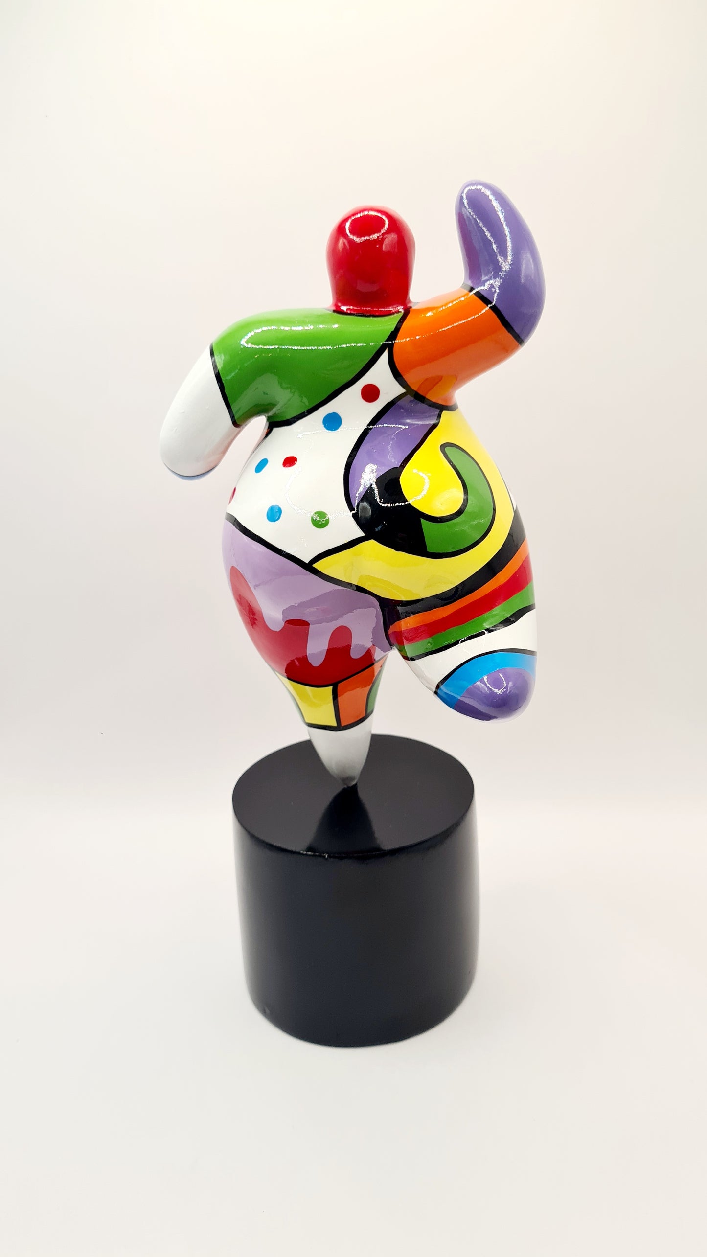Statue of a woman style "Nana", multicolored resin. Height 7'8 inches (20 centimeters)