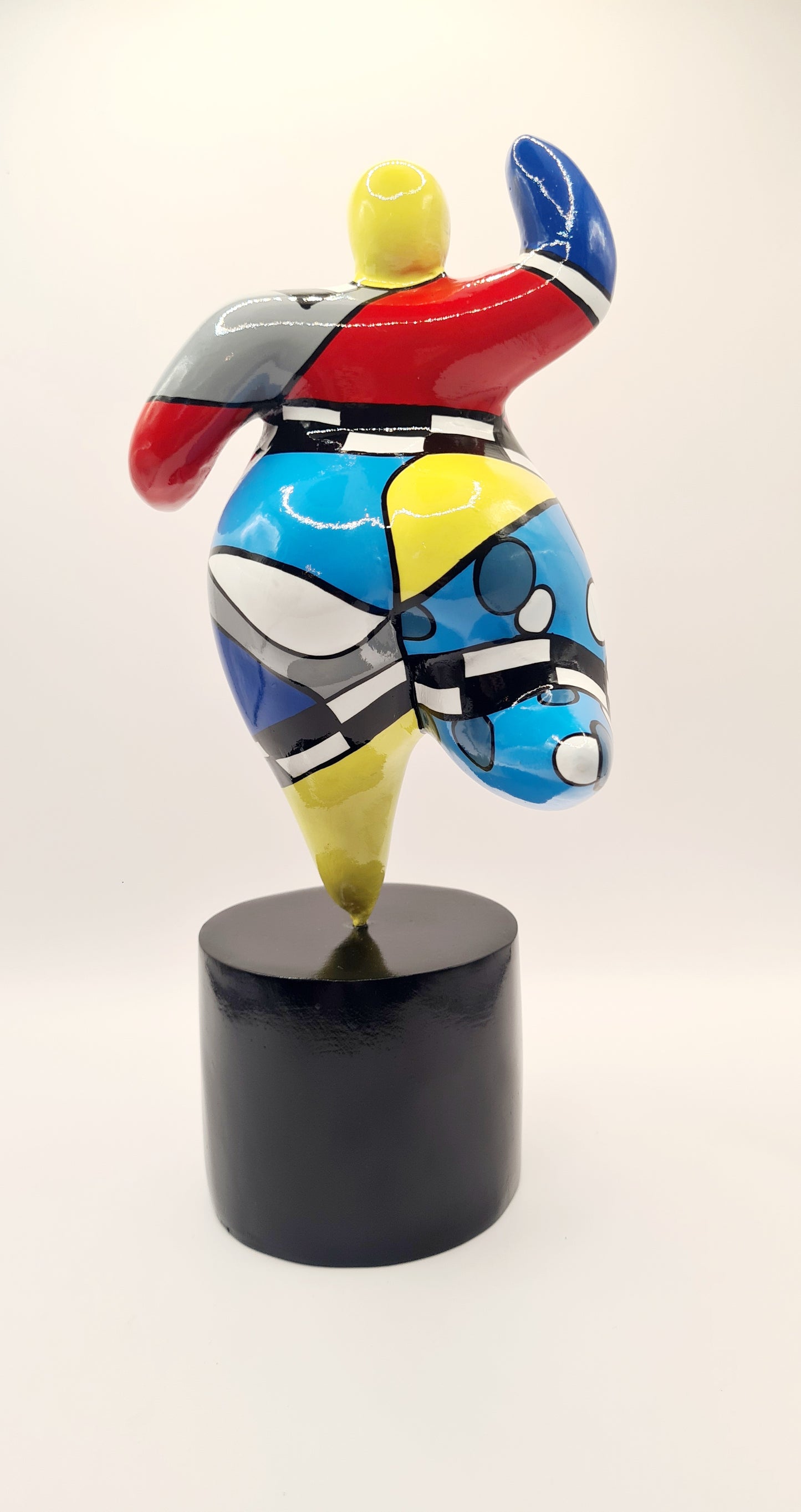 Statue of a woman style "Nana", multicolored resin. Height 10'6 inches (27 centimeters)