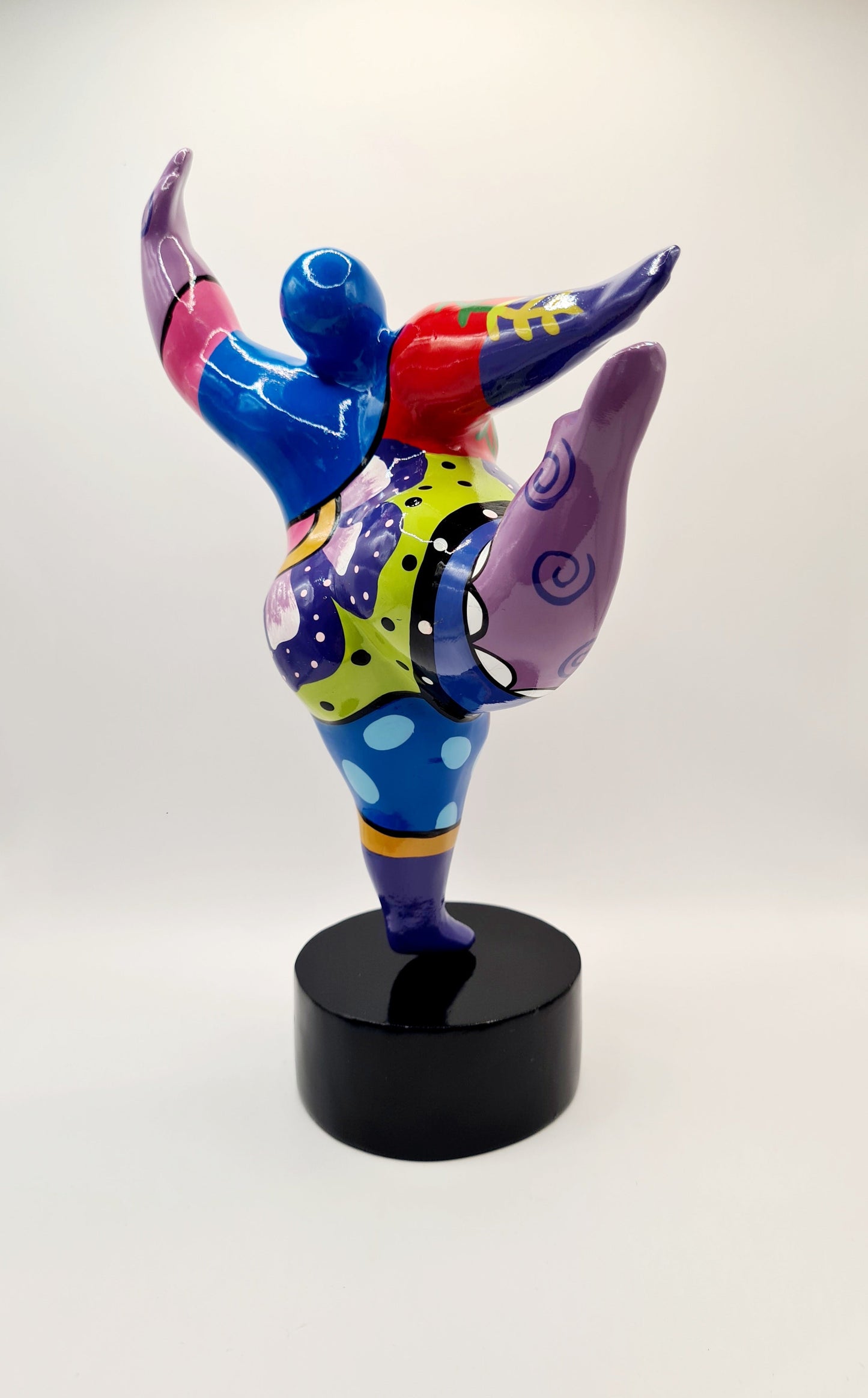 Statue femme style Nana Niki de Saint Phalle, en résine. Hauteur 38 centimètres