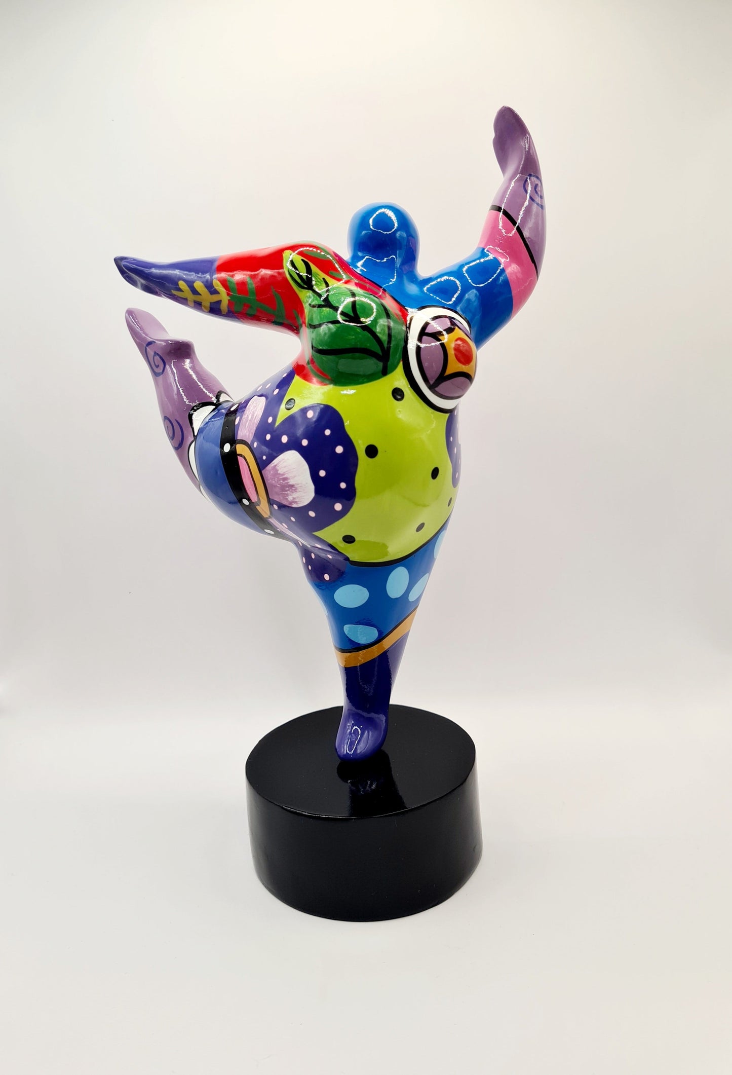 Statue femme style Nana Niki de Saint Phalle, en résine. Hauteur 38 centimètres