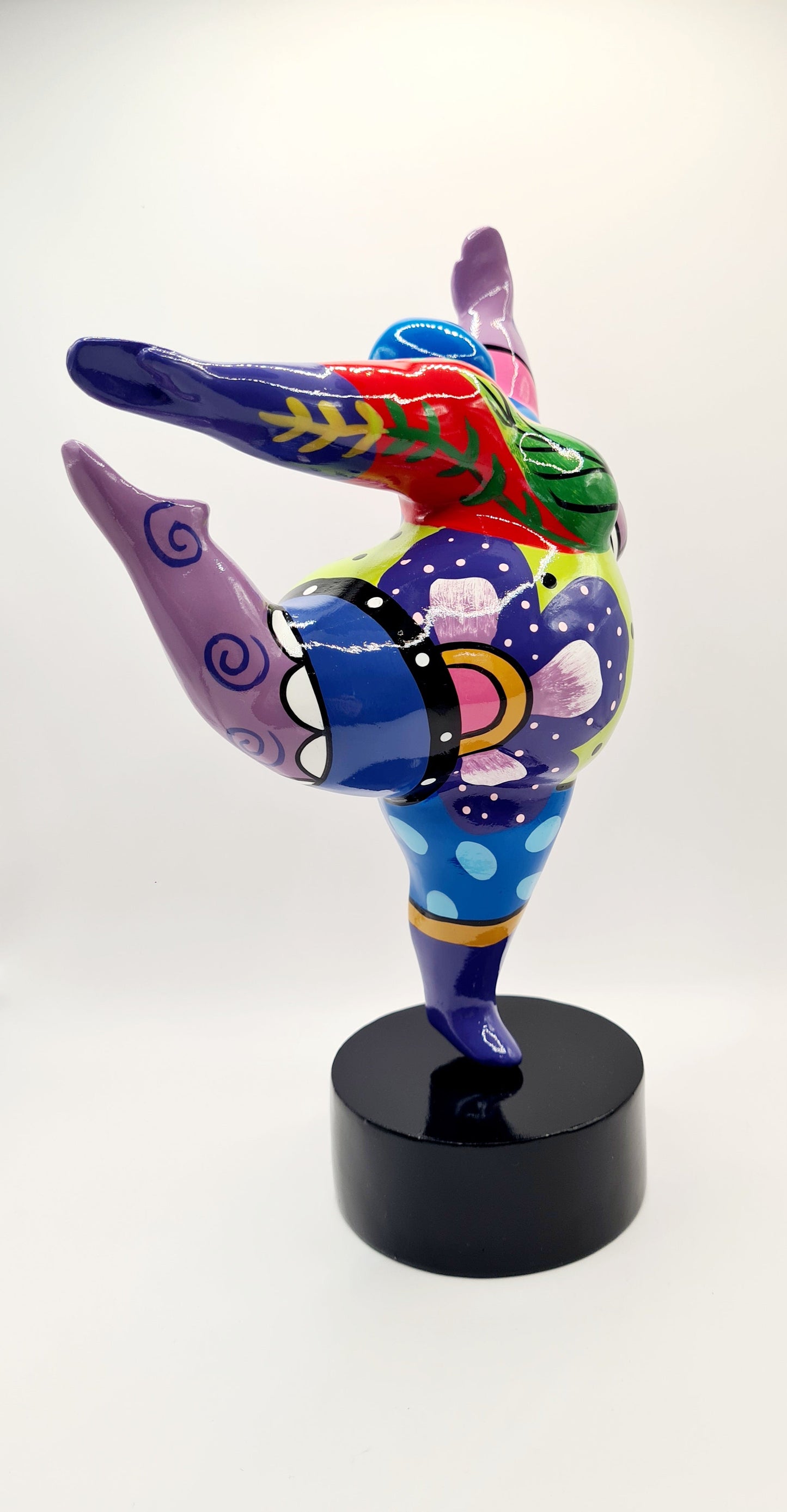 Statue femme style Nana Niki de Saint Phalle, en résine. Hauteur 38 centimètres