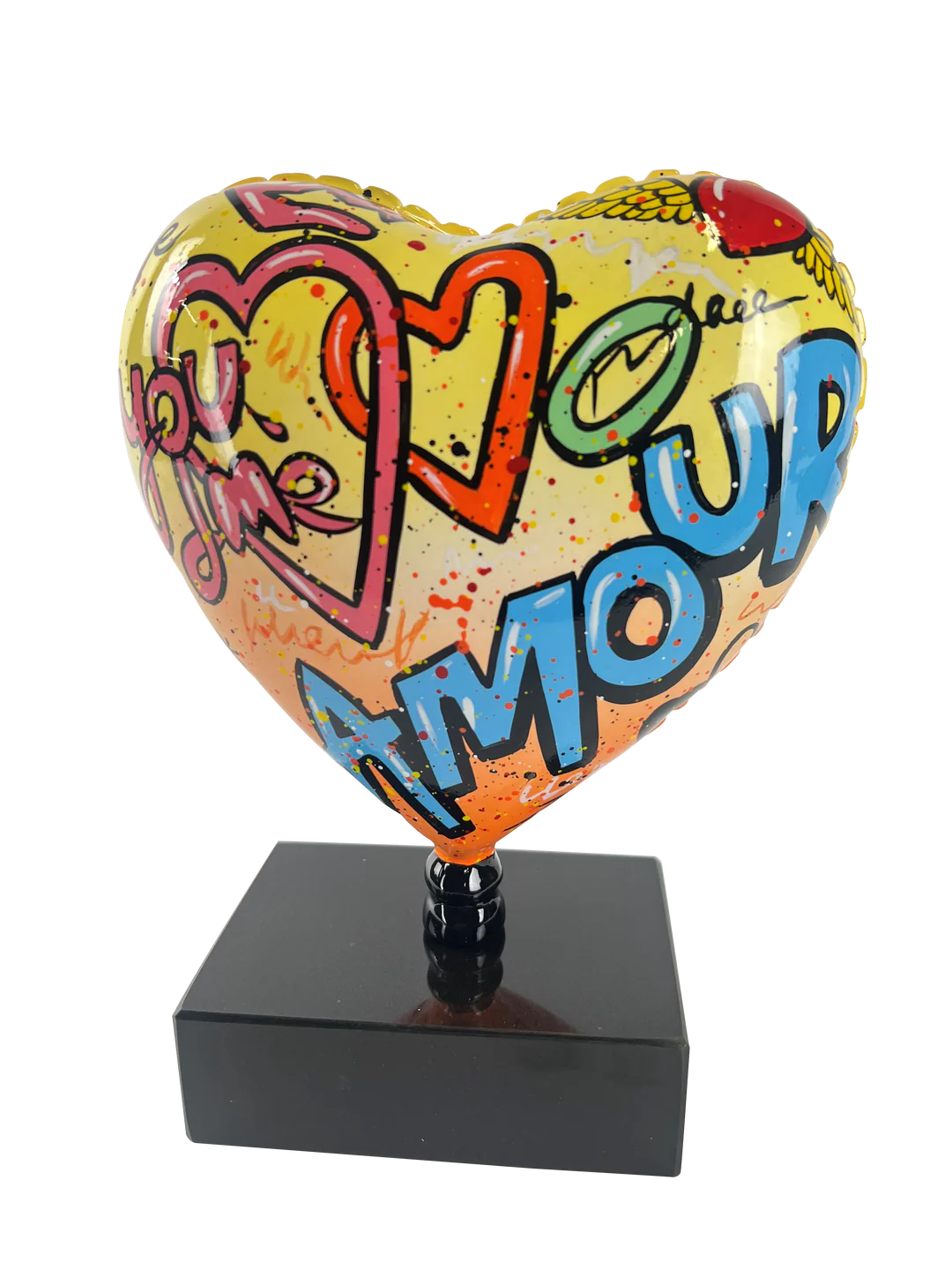 Sculpture ou statue de Coeur "Love" en résine multicolore. Hauteur 25 et largeur 18 centimètres