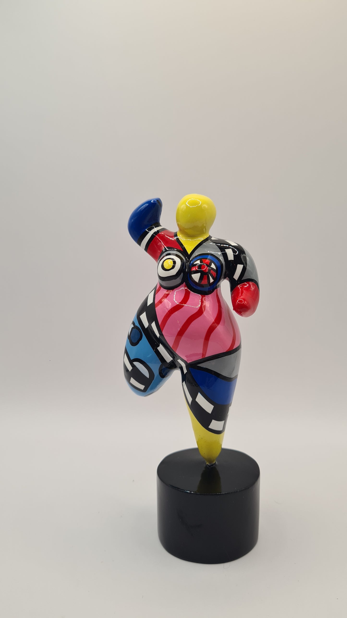 Statue de femme, style Nana Niki de Saint Phalle, résine multicolore. Hauteur 15 centimètres