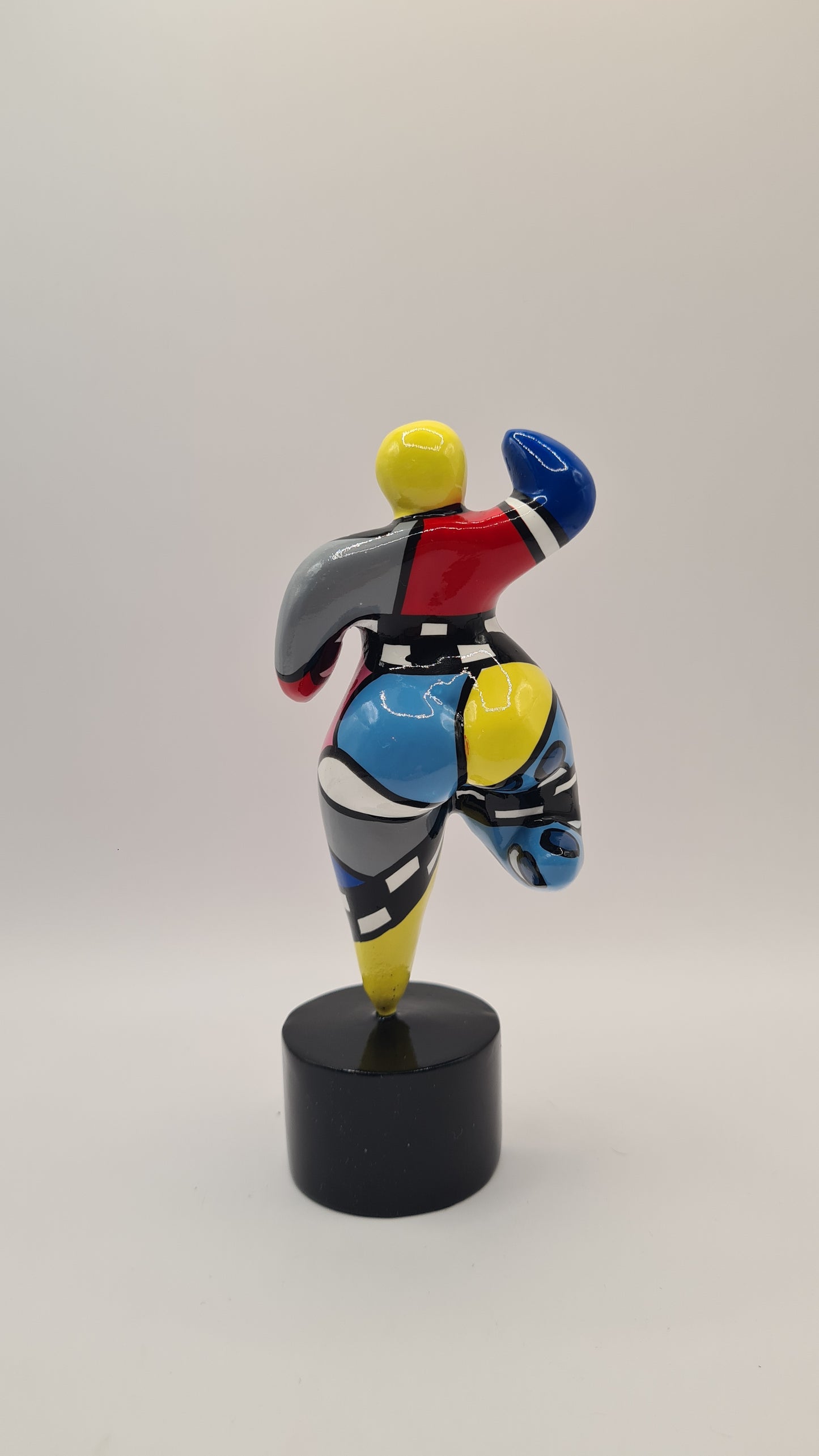 Statue de femme, style Nana Niki de Saint Phalle, résine multicolore. Hauteur 15 centimètres