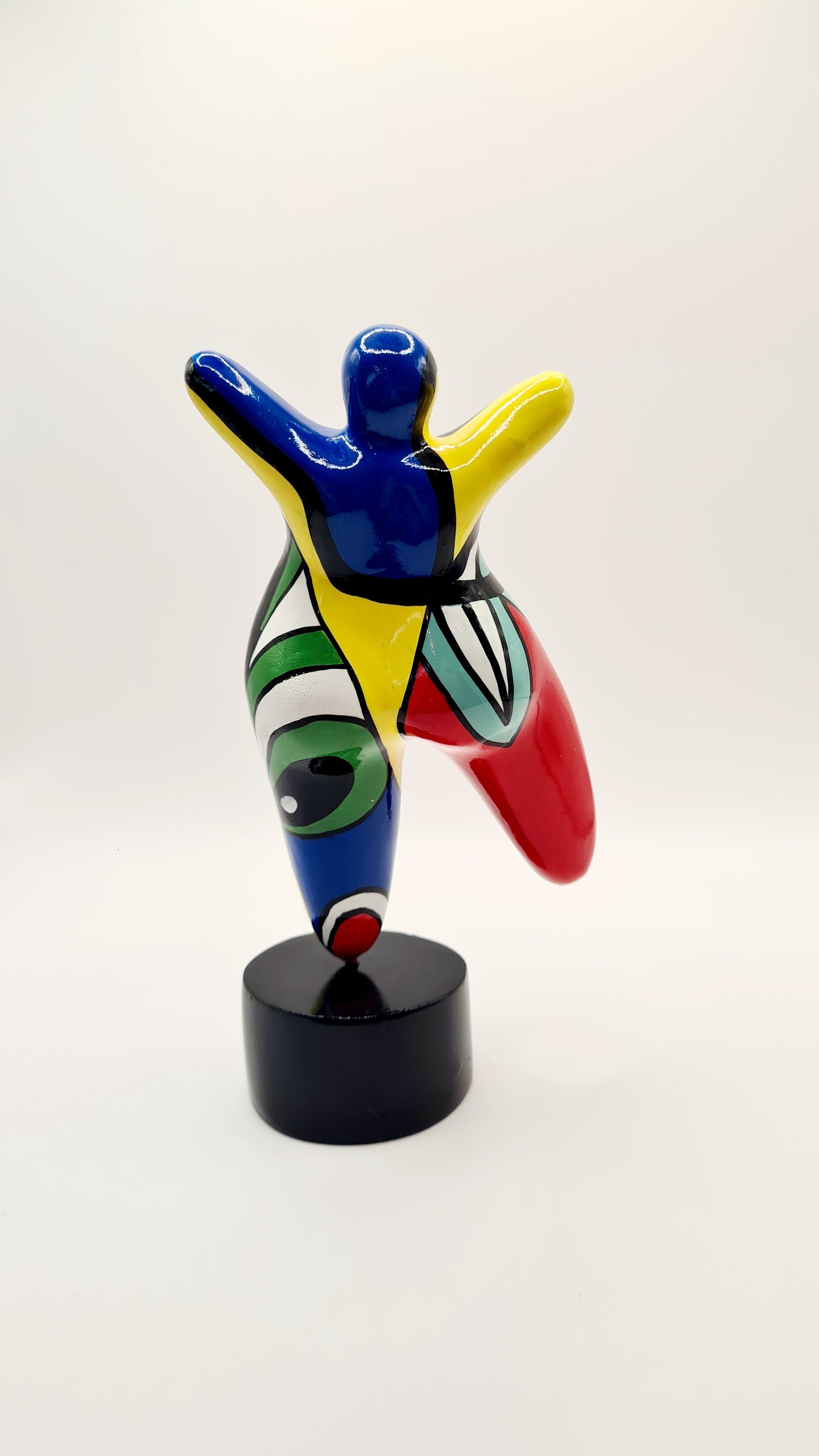 Statue of a woman style "Nana", multicolored resin. Height 6'7 inches (17 centimeters)