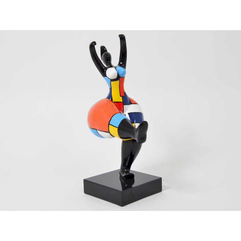 Statue femme danseuse moderne, en résine multicolore. Hauteur 57 centimètres