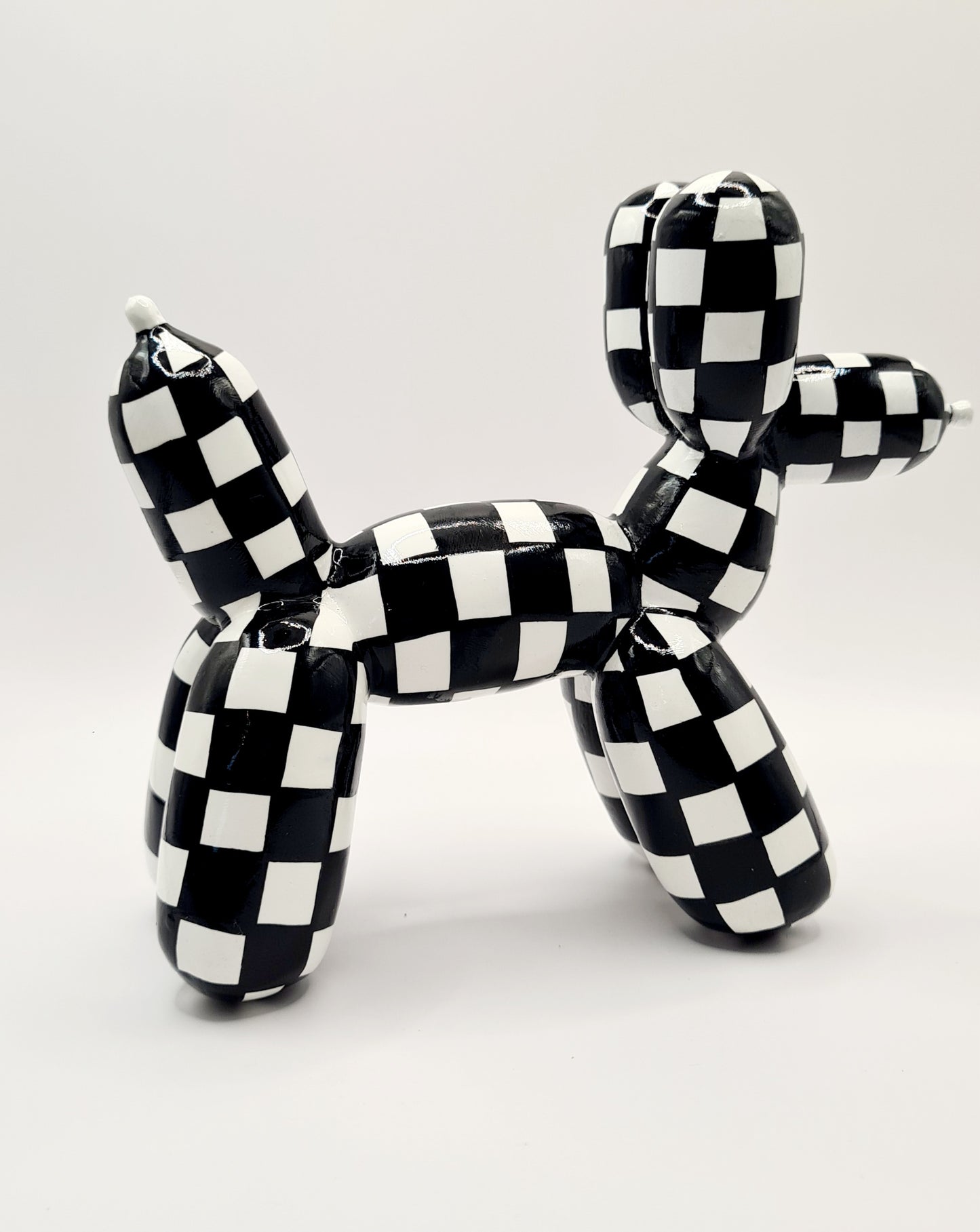 Balloon dog statue in resin, length 7 inches (18 centimeters)