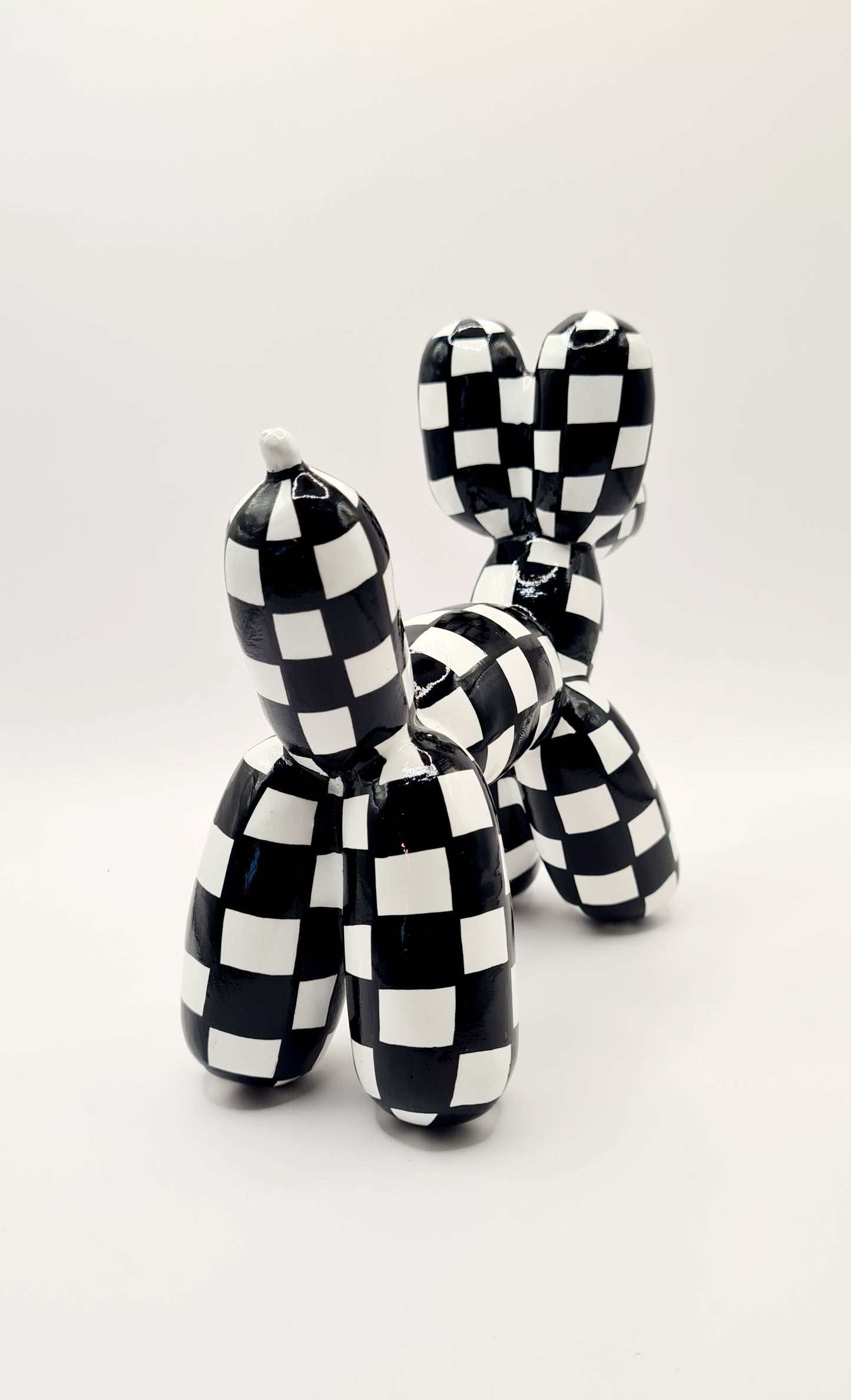 Balloon dog statue in resin, length 7 inches (18 centimeters)