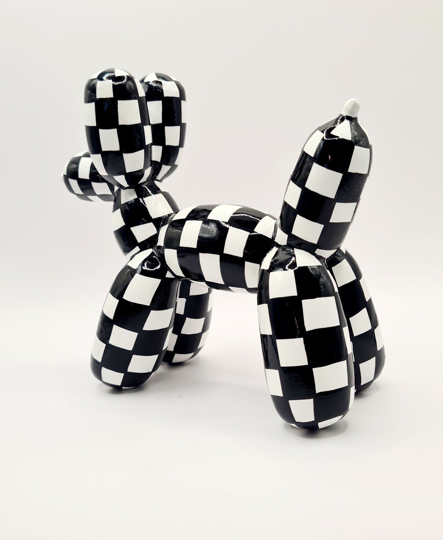 Balloon dog statue in resin, length 7 inches (18 centimeters)