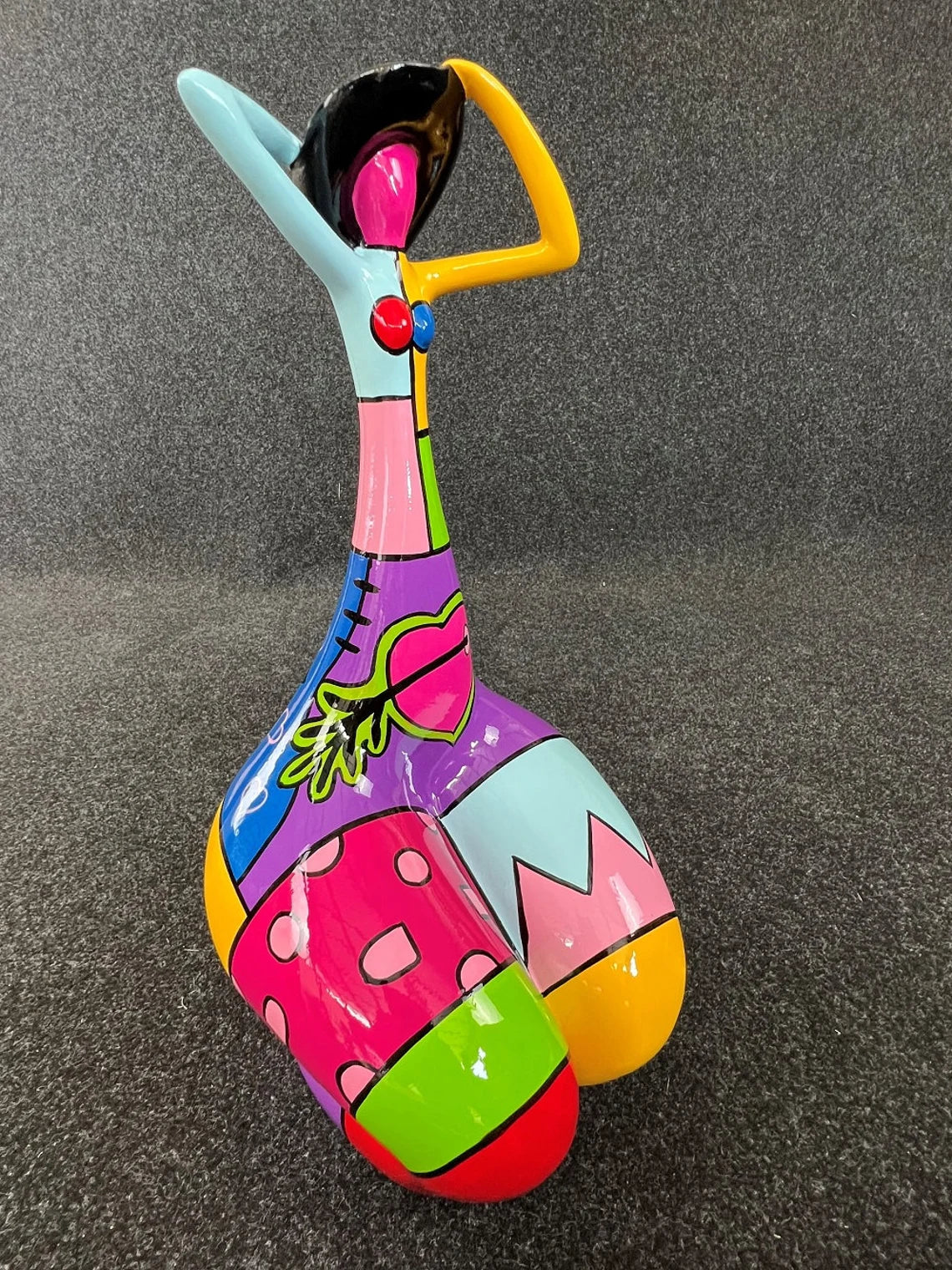 Statue femme style Nana Niki de Saint Phalle, en résine. Hauteur 43 centimètres