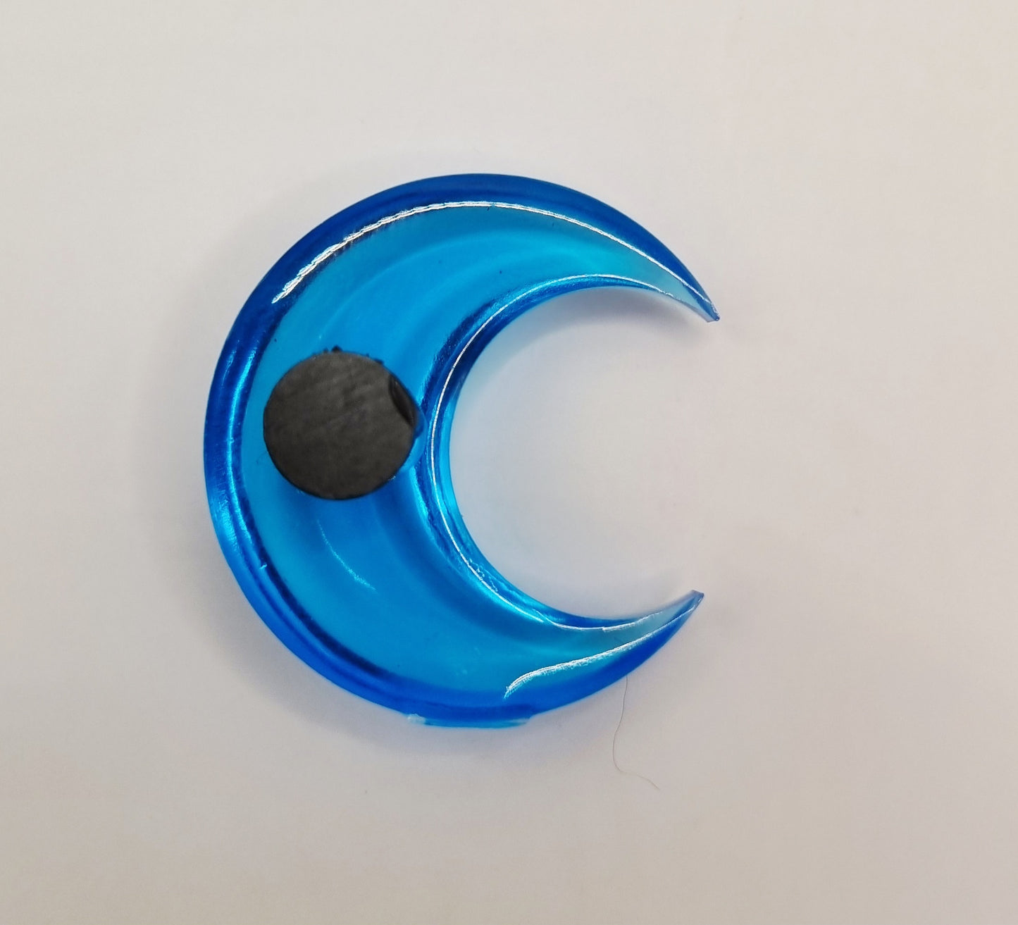 Petit magnet ou aimant frigo en forme de Lune bleue, longueur 3 cm