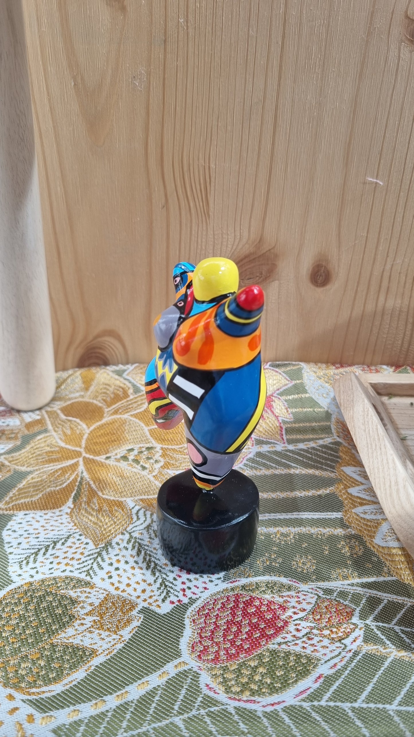 Sculpture of a round & curvy woman, resin colorful. Height 12 centimeters