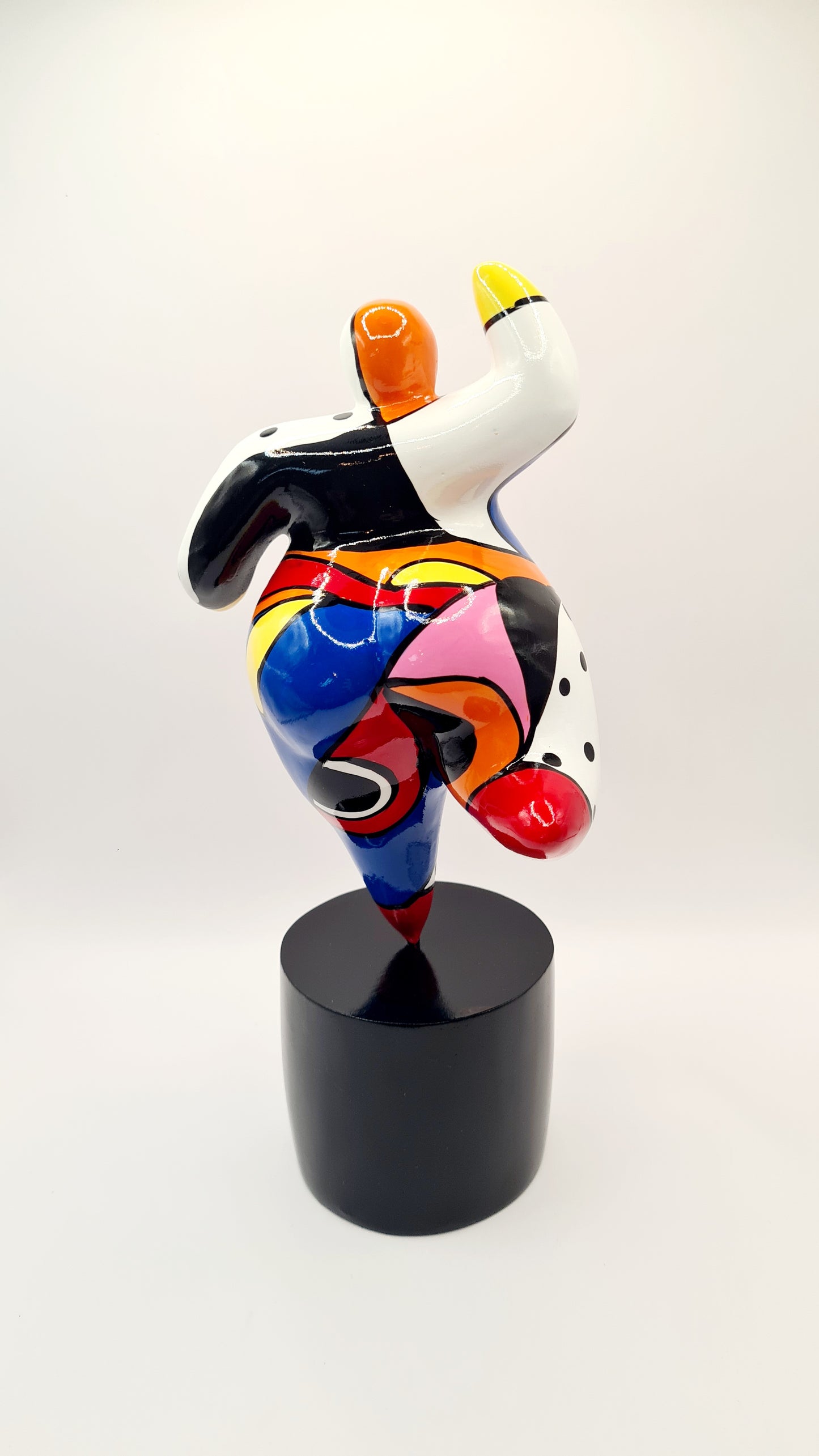 Statue of a woman style "Nana", multicolored resin. Height 7'8 inches (20 centimeters)