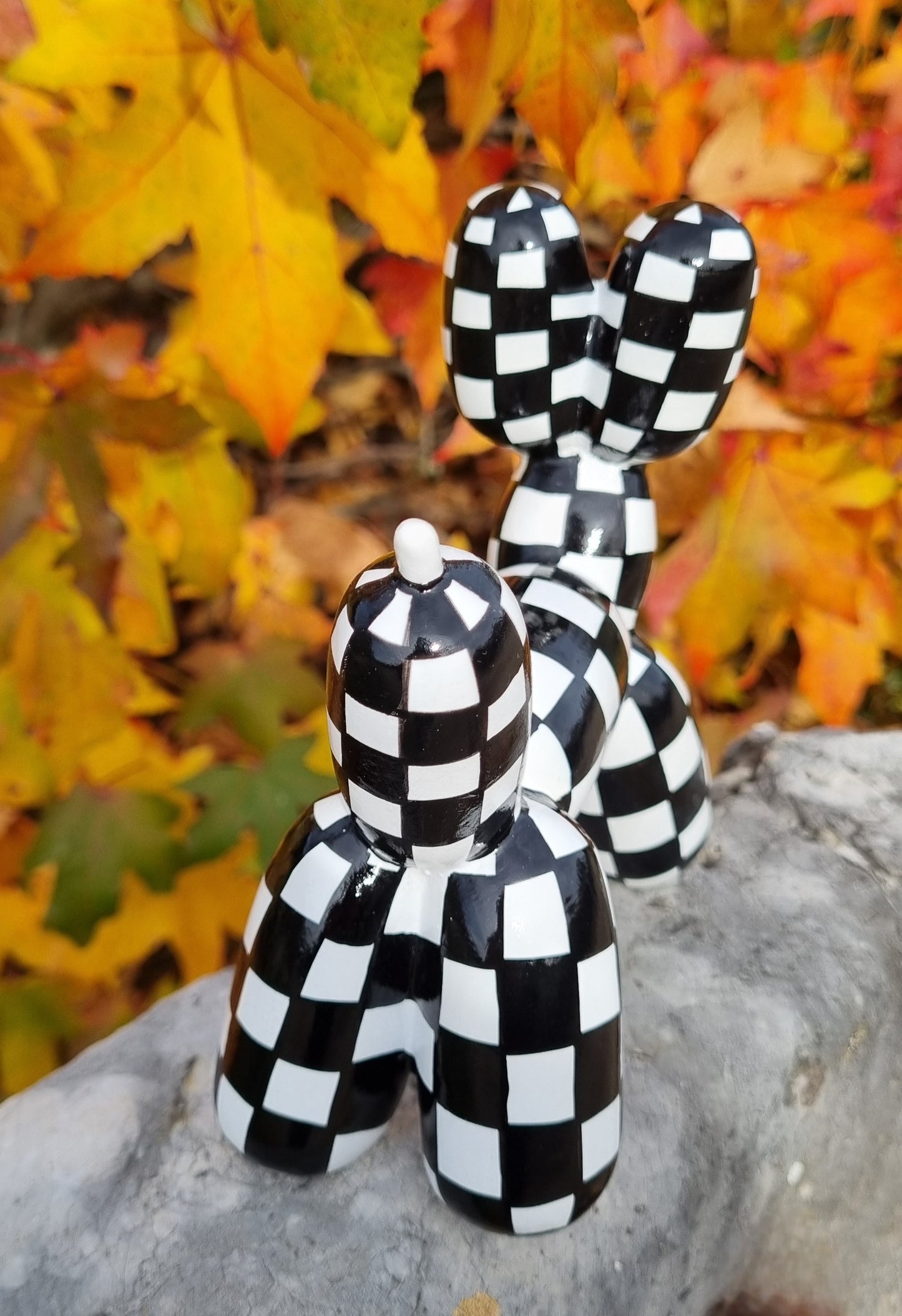 Balloon dog statue in resin, length 7 inches (18 centimeters)