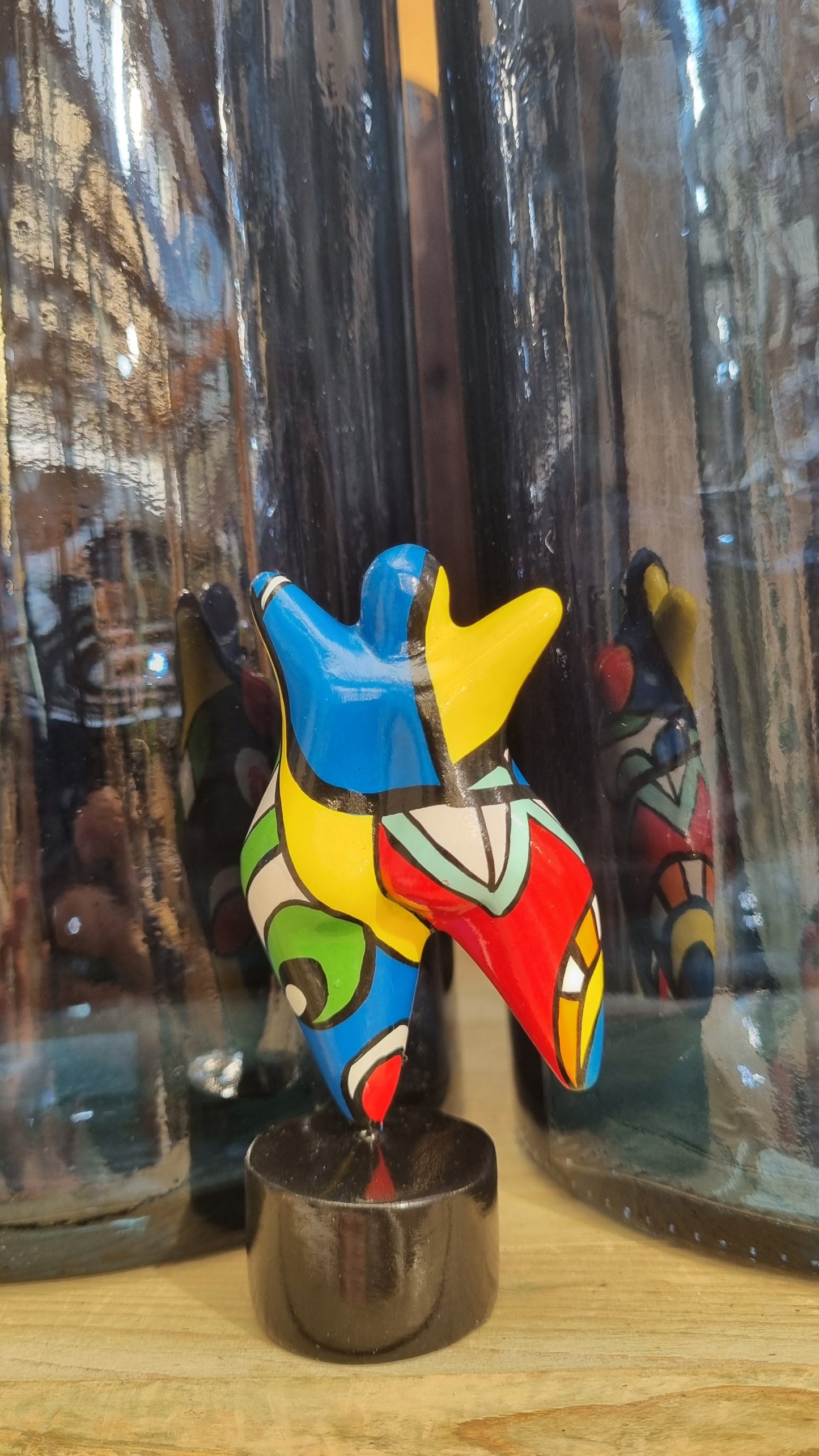 Sculpture of a round & curvy woman, resin colorful. Height 12 centimeters