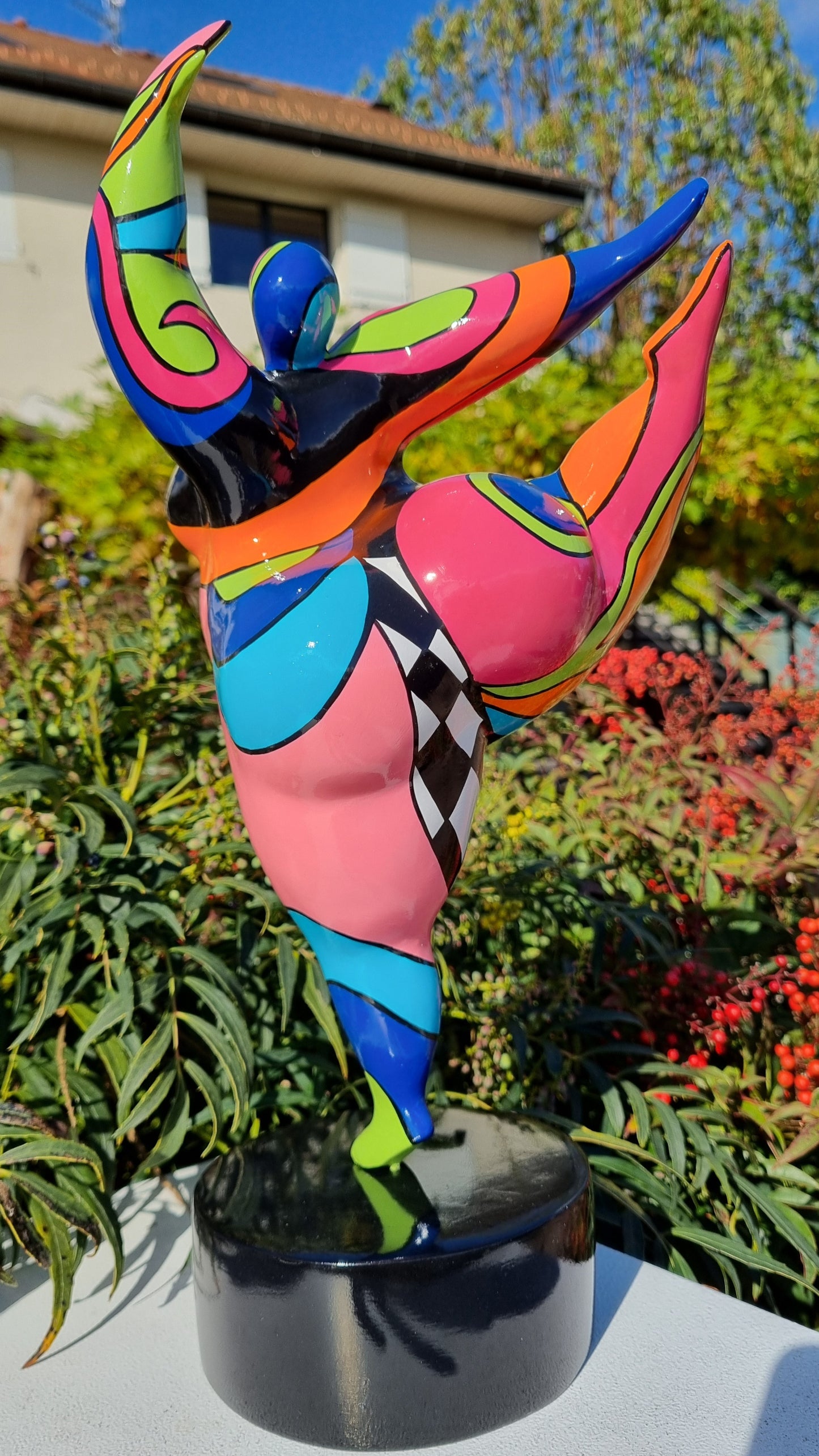 Sculpture of a round & curvy woman, resin colorful. Height 38 centimeters