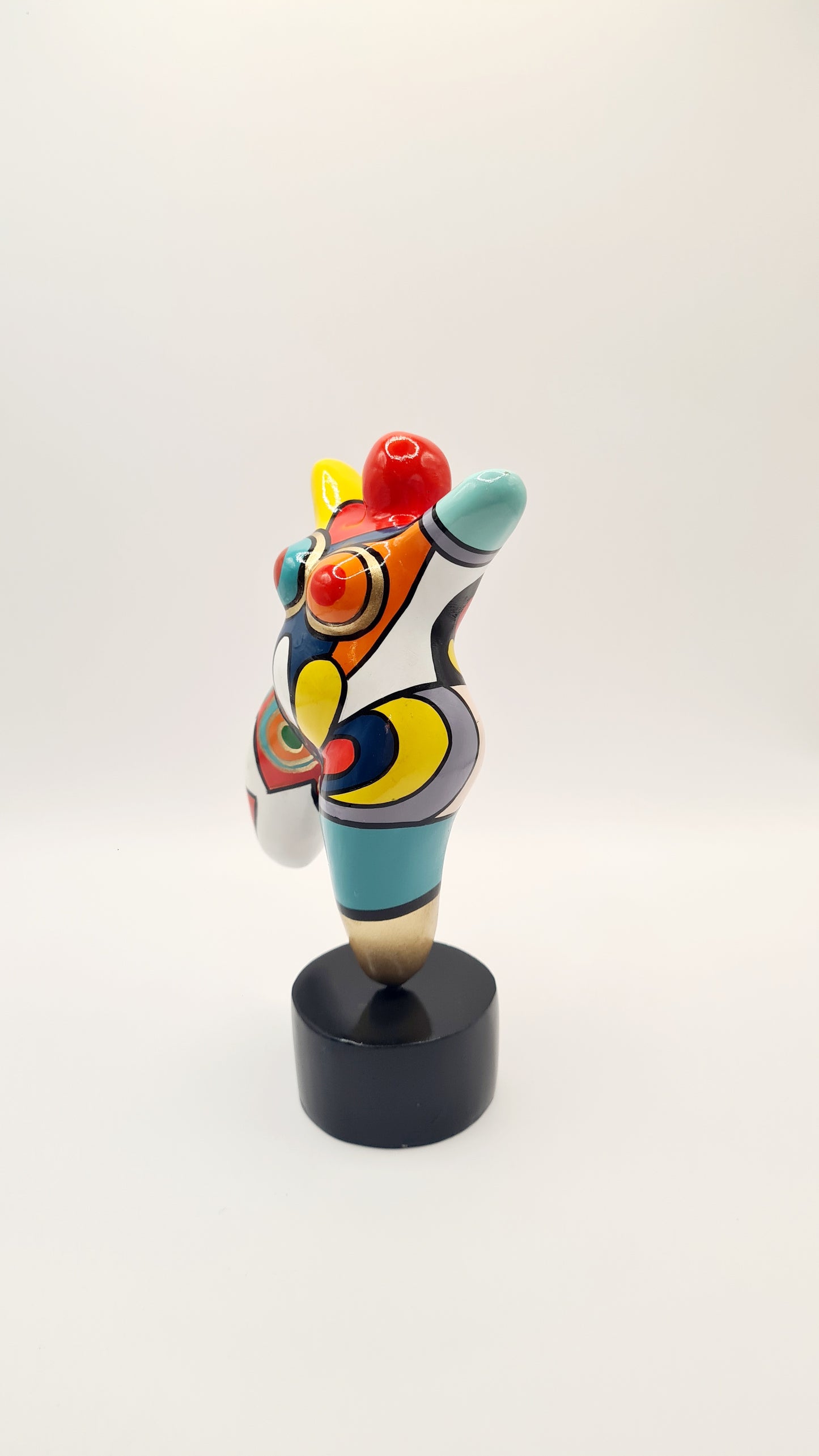 Statue of a woman style "Nana", multicolored resin. Height 6'7 inches (17 centimeters)
