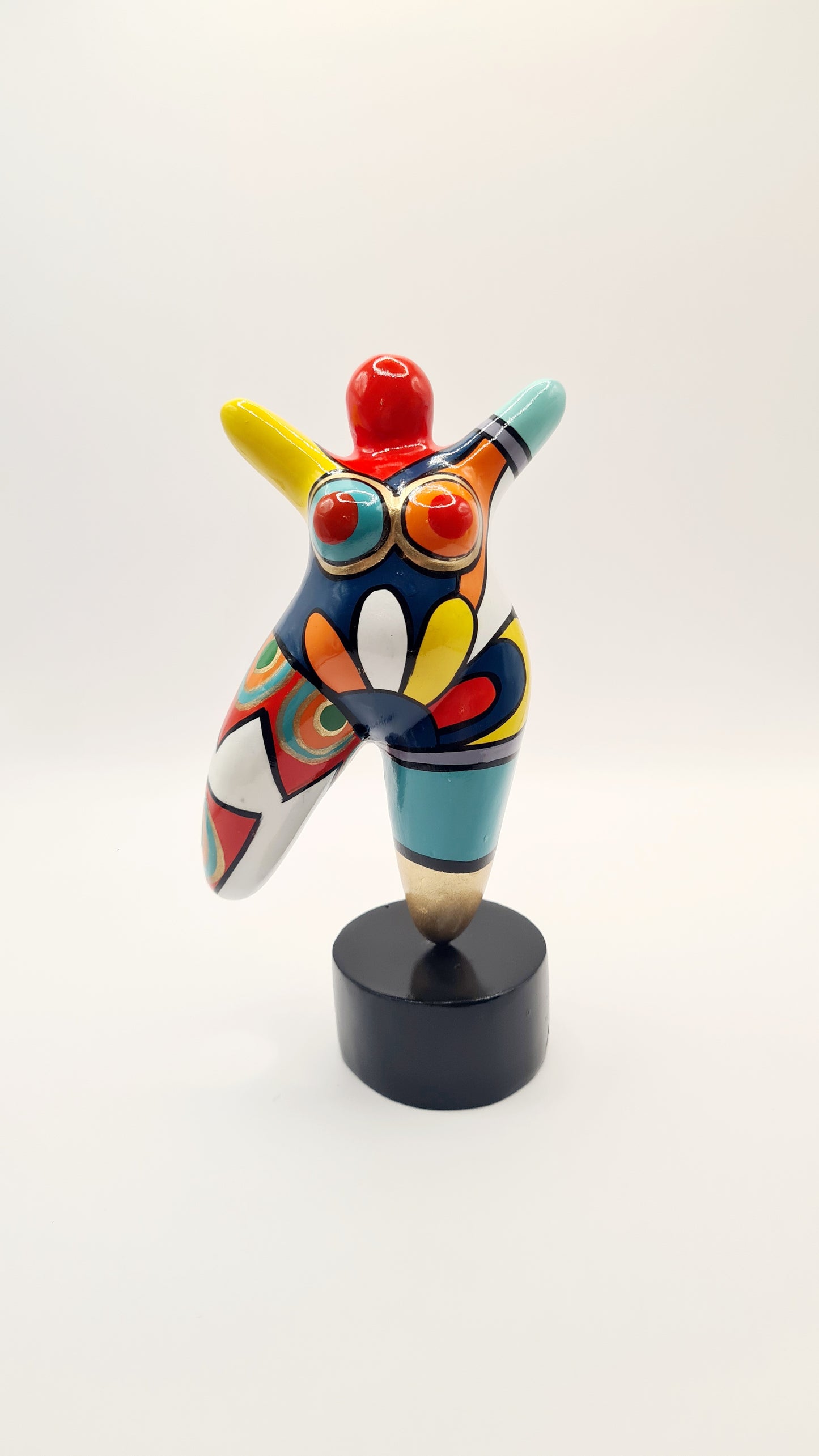 Statue of a woman style "Nana", multicolored resin. Height 6'7 inches (17 centimeters)