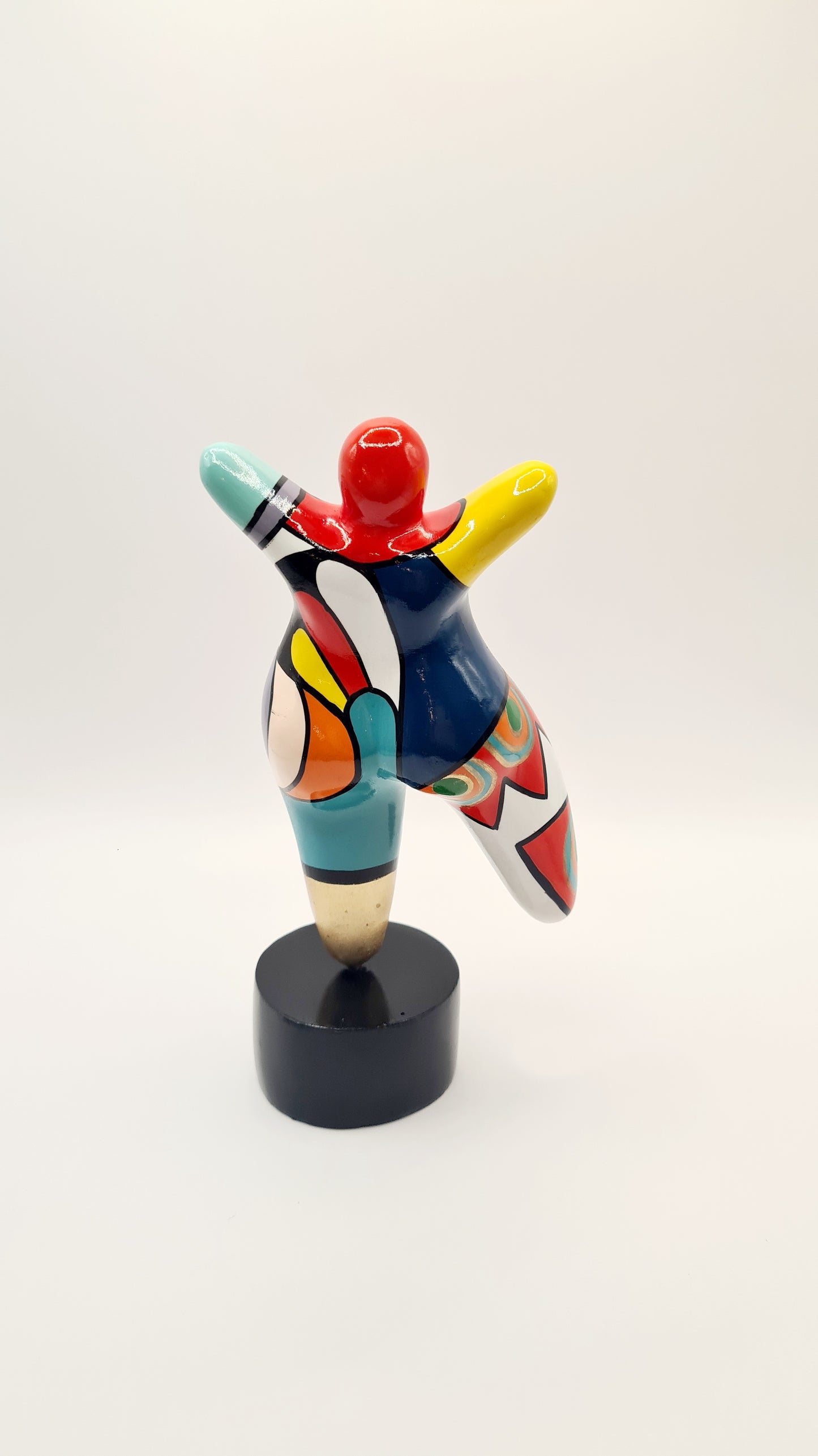 Statue of a woman style "Nana", multicolored resin. Height 6'7 inches (17 centimeters)