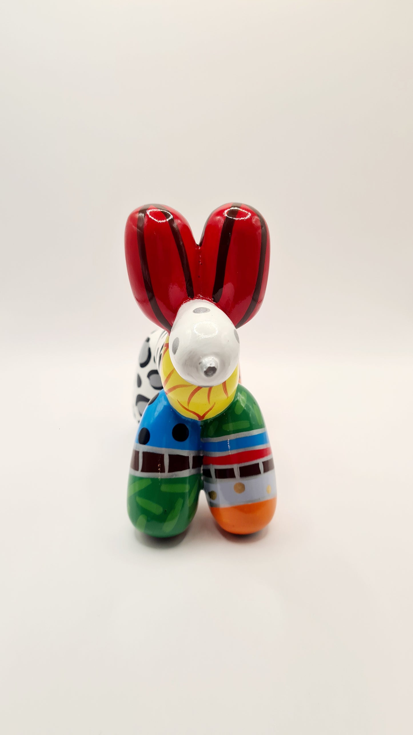 Balloon dog statue in resin, length 7 inches (18 centimeters)
