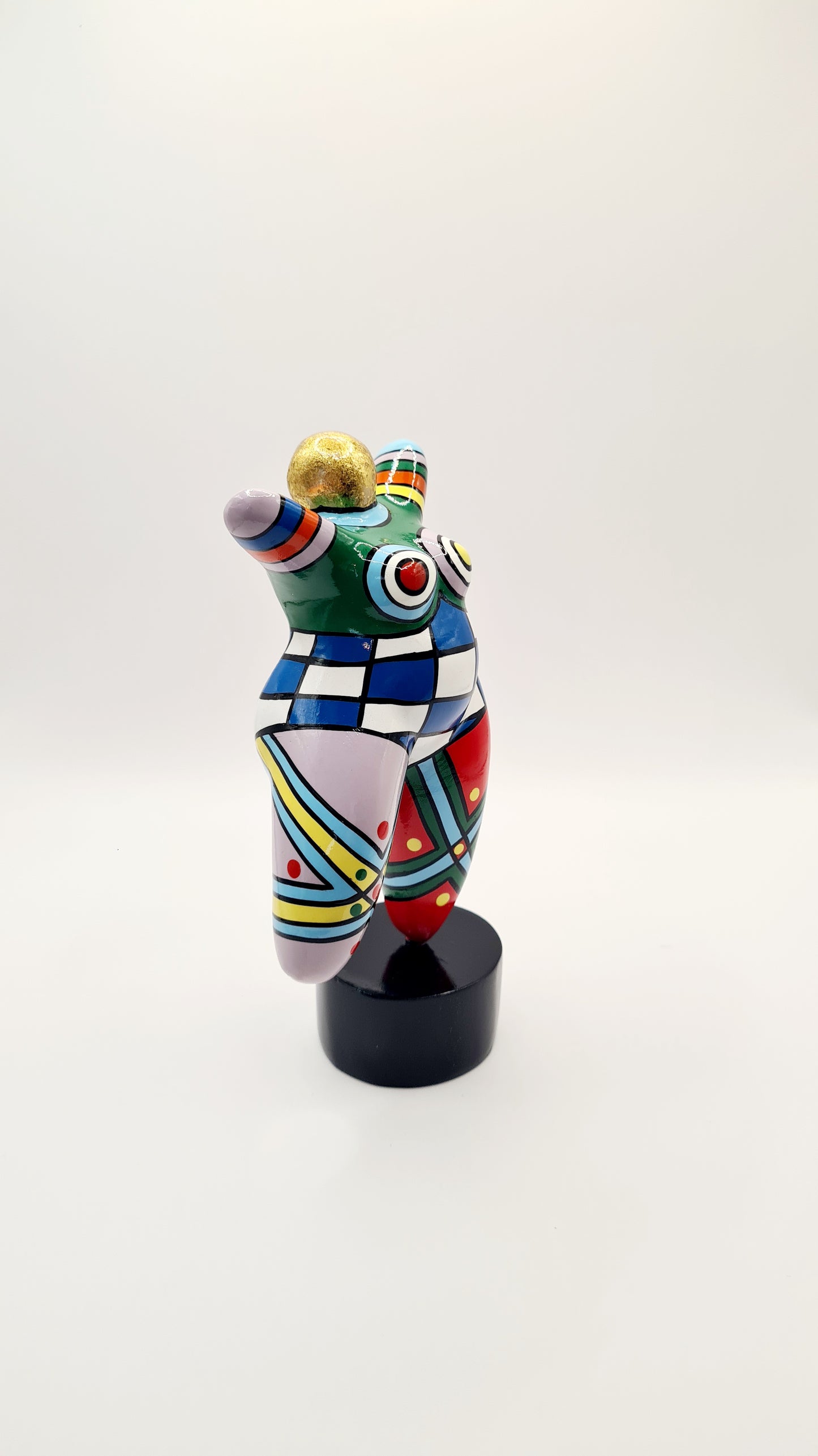 Statue femme style Nana Niki de Saint Phalle, en résine. Hauteur 60 centimètres