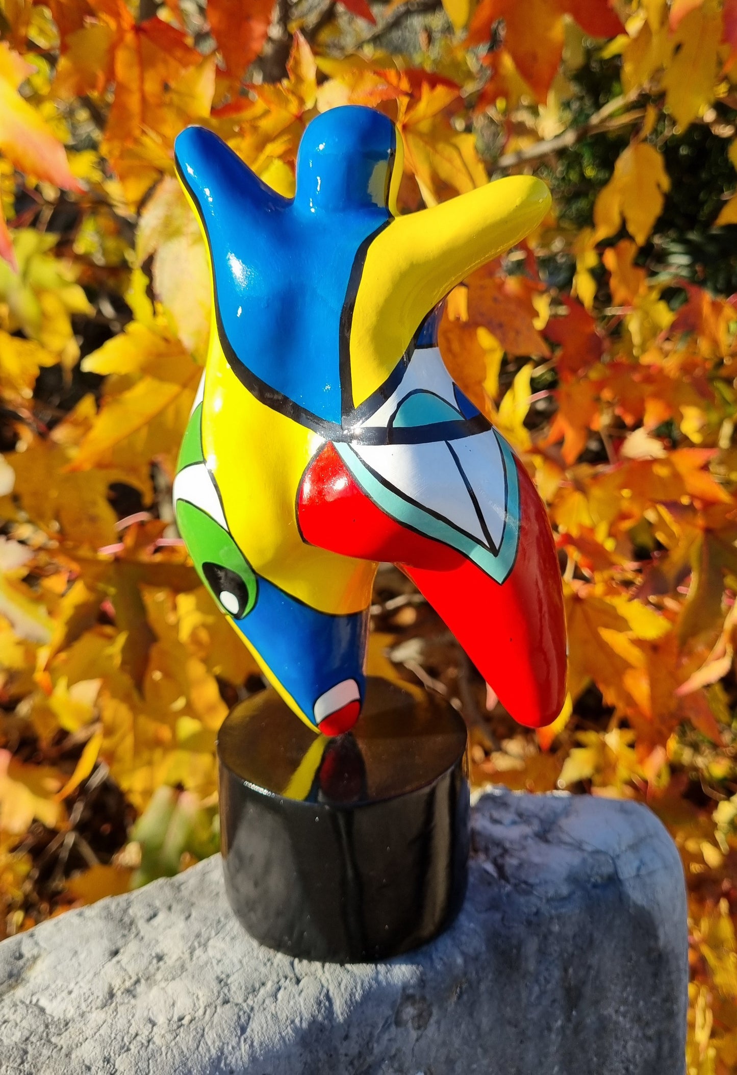 Sculpture of a round & curvy woman, resin colorful. Height 26 centimeters