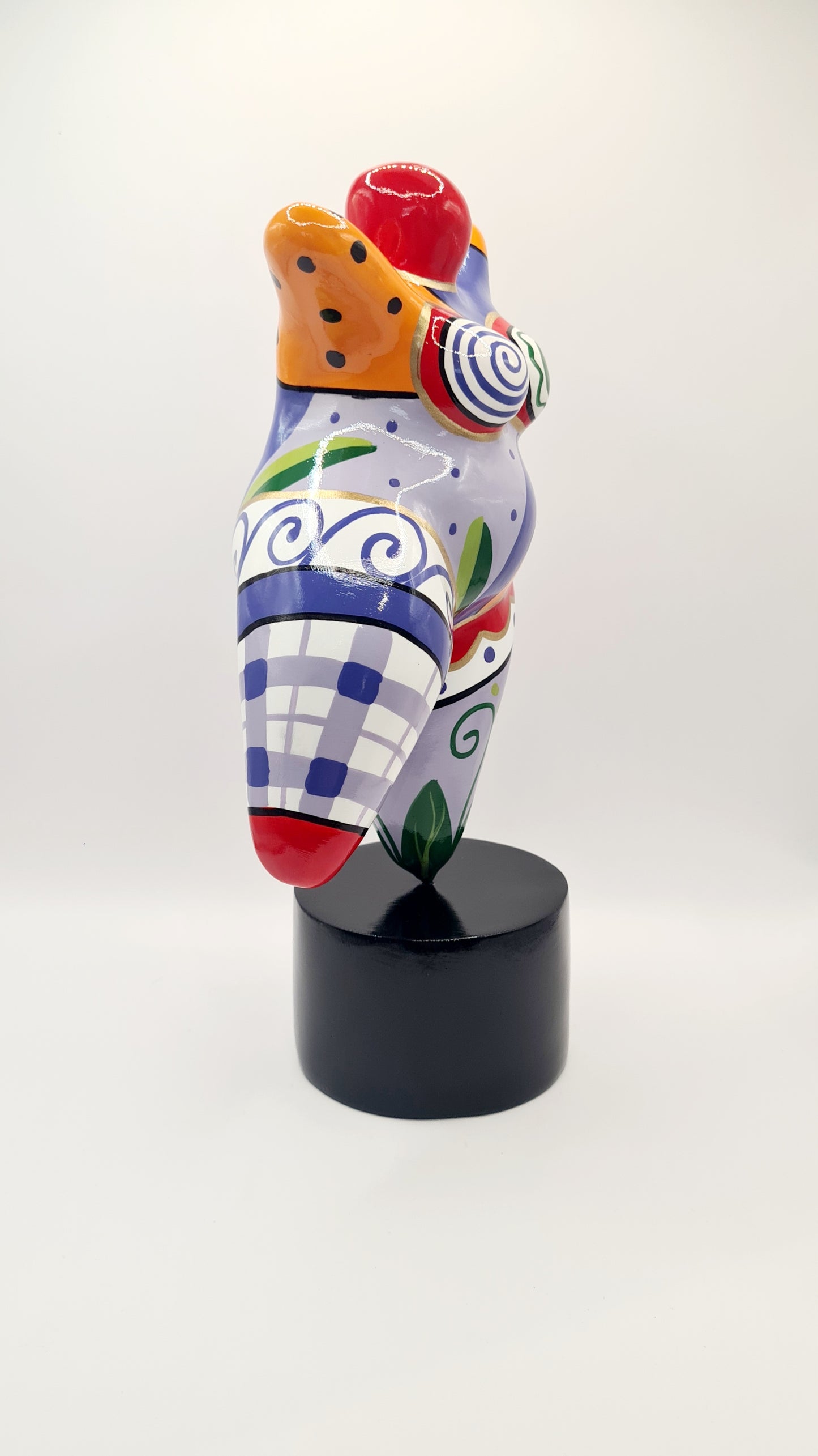 Statue of a woman style "Nana", multicolored resin. Height 6'7 inches (17 centimeters)