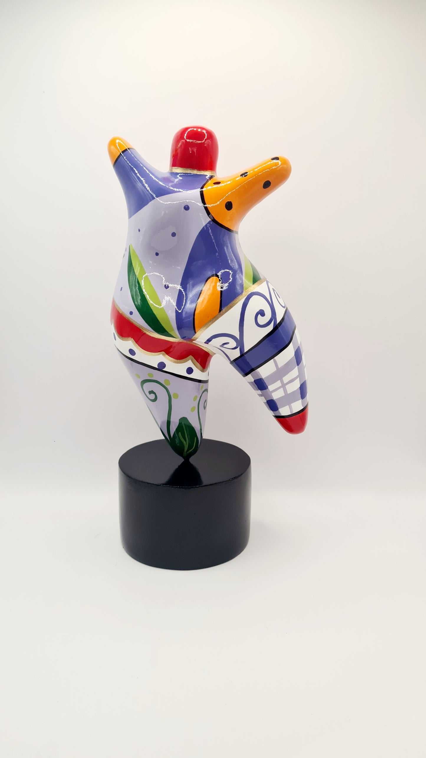 Statue of a woman style "Nana", multicolored resin. Height 6'7 inches (17 centimeters)