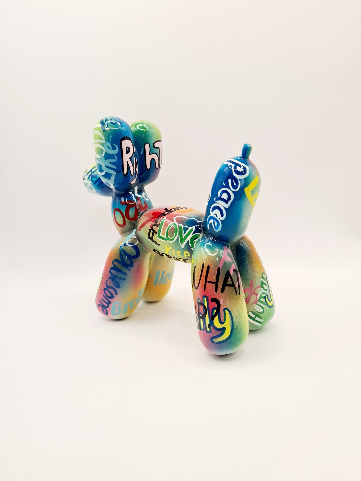 Balloon dog statue in resin, length 7 inches (18 centimeters)