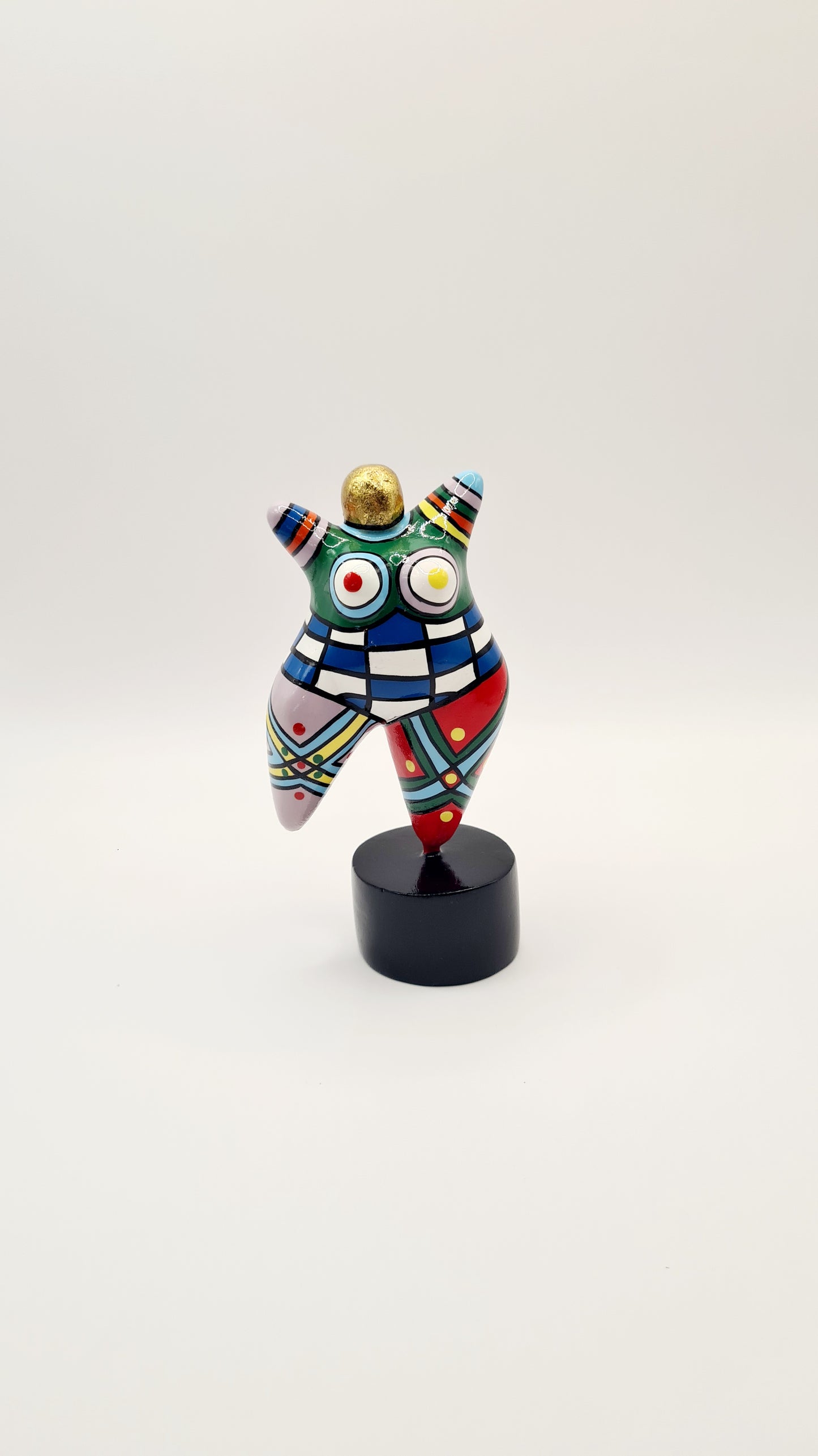 Statue woman style "Nana", multicolored resin. Height 4'7 inches (12 centimeters)