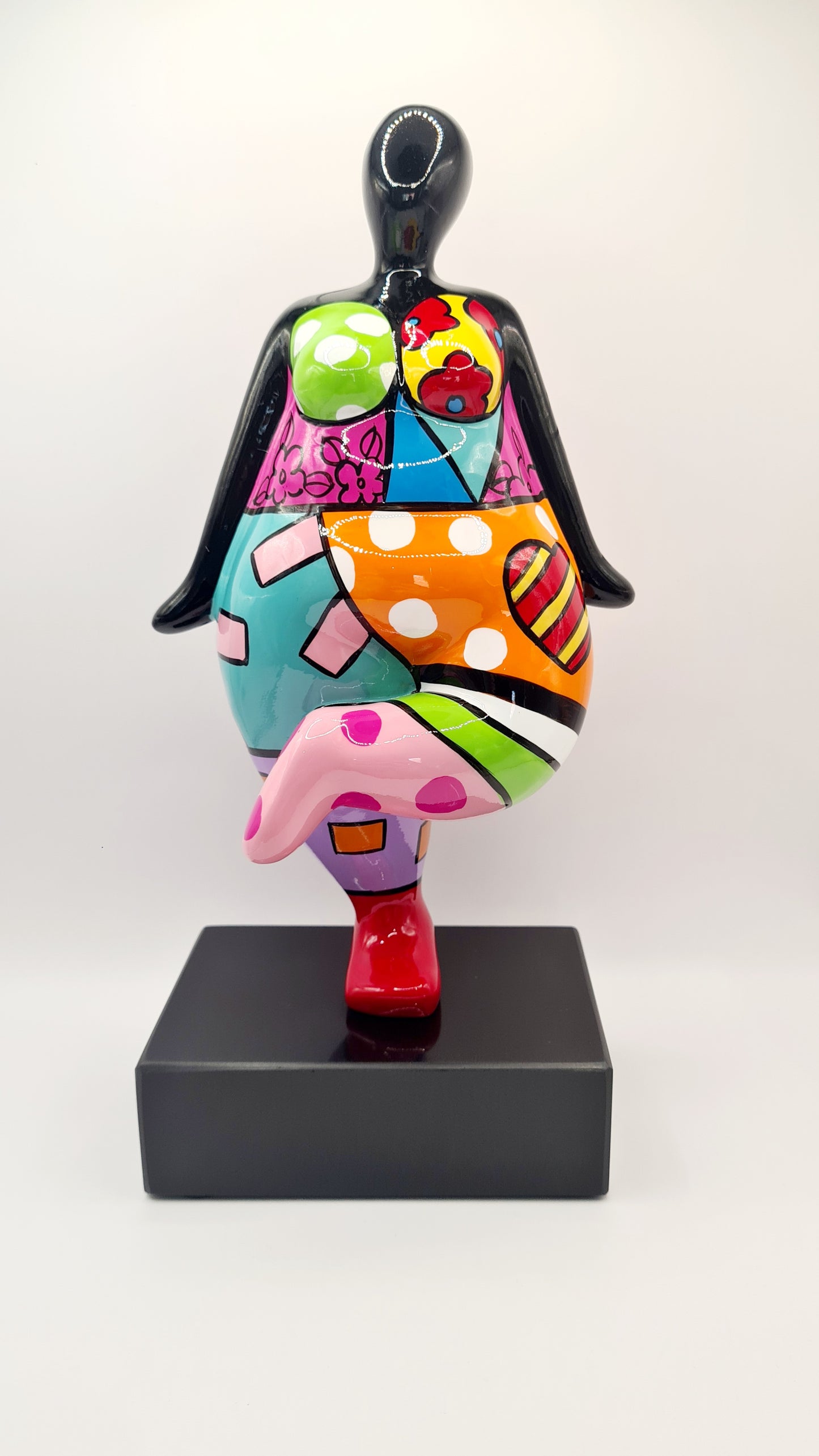 Statue of a woman style "Nana", multicolored resin. Height 12'2 inches (31 centimeters)