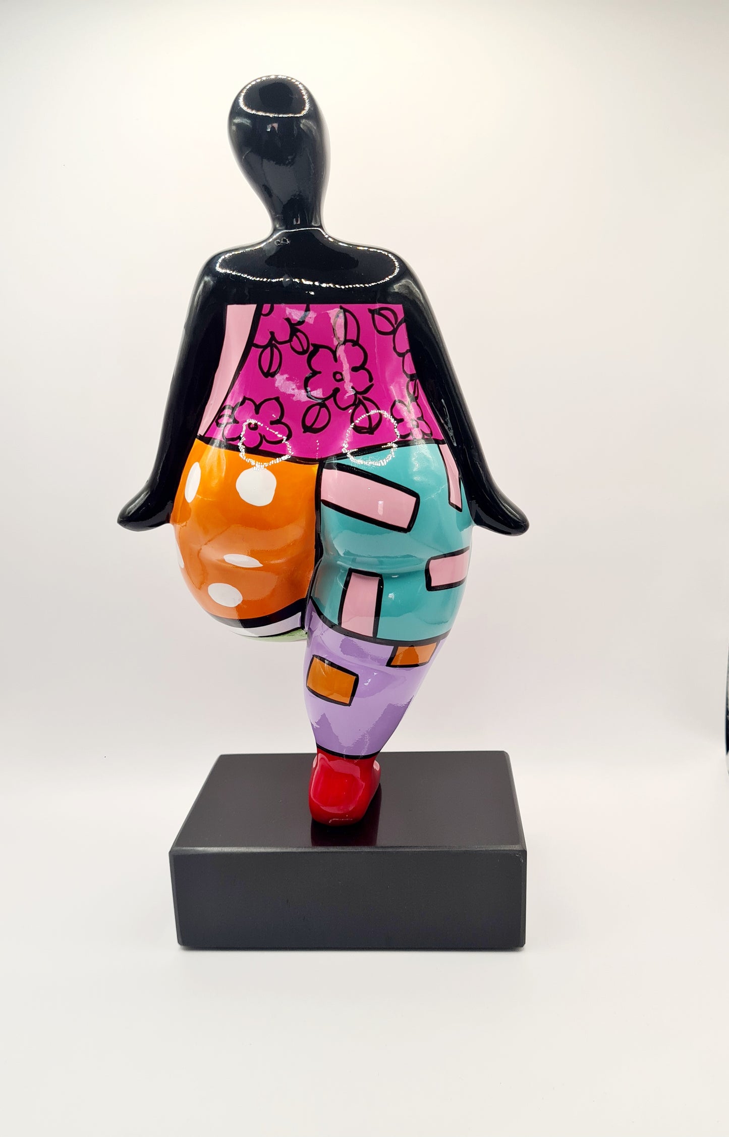 Statue of a woman style "Nana", multicolored resin. Height 12'2 inches (31 centimeters)