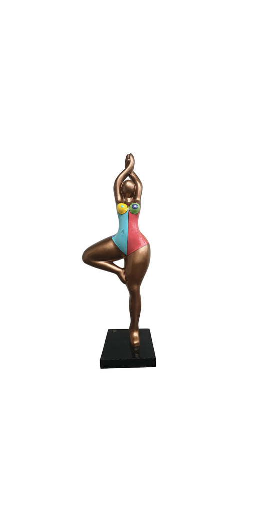 Très grande statue multicolore de femme Nana modèle "Pietra". Hauteur 120 centimètres. Peint à la main, pour décoration intérieure ou extérieure