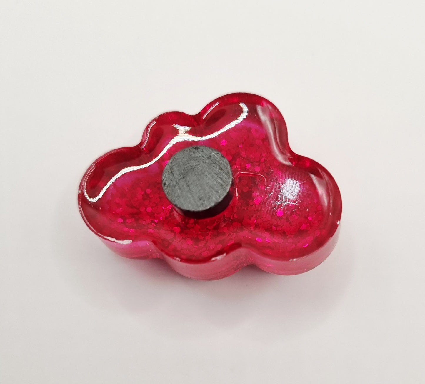 Petit magnet ou aimant frigo en forme de nuage rose à paillettes, longueur 3 cm