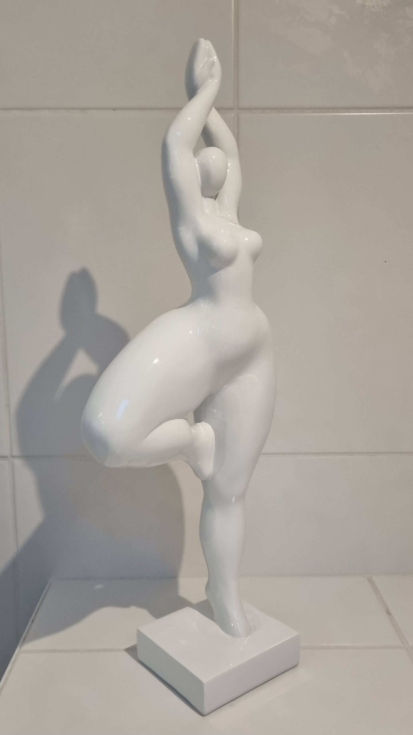 Sculpture of a round & curvy woman, resin colorful. Height 52 centimeters