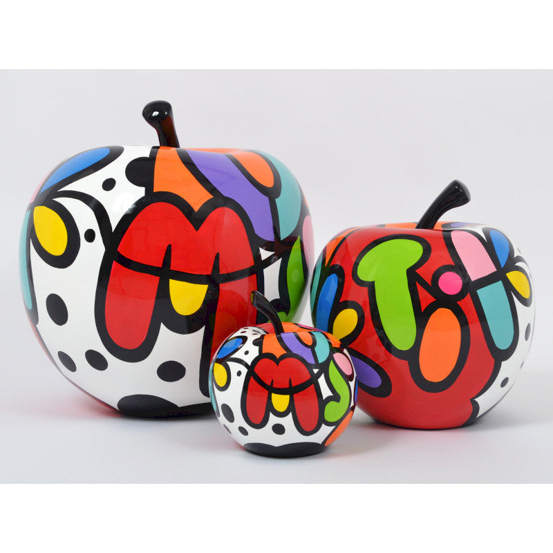 Grande sculpture de fruit. Pomme "Pop" en résine multicolore. Hauteur 50 centimètres