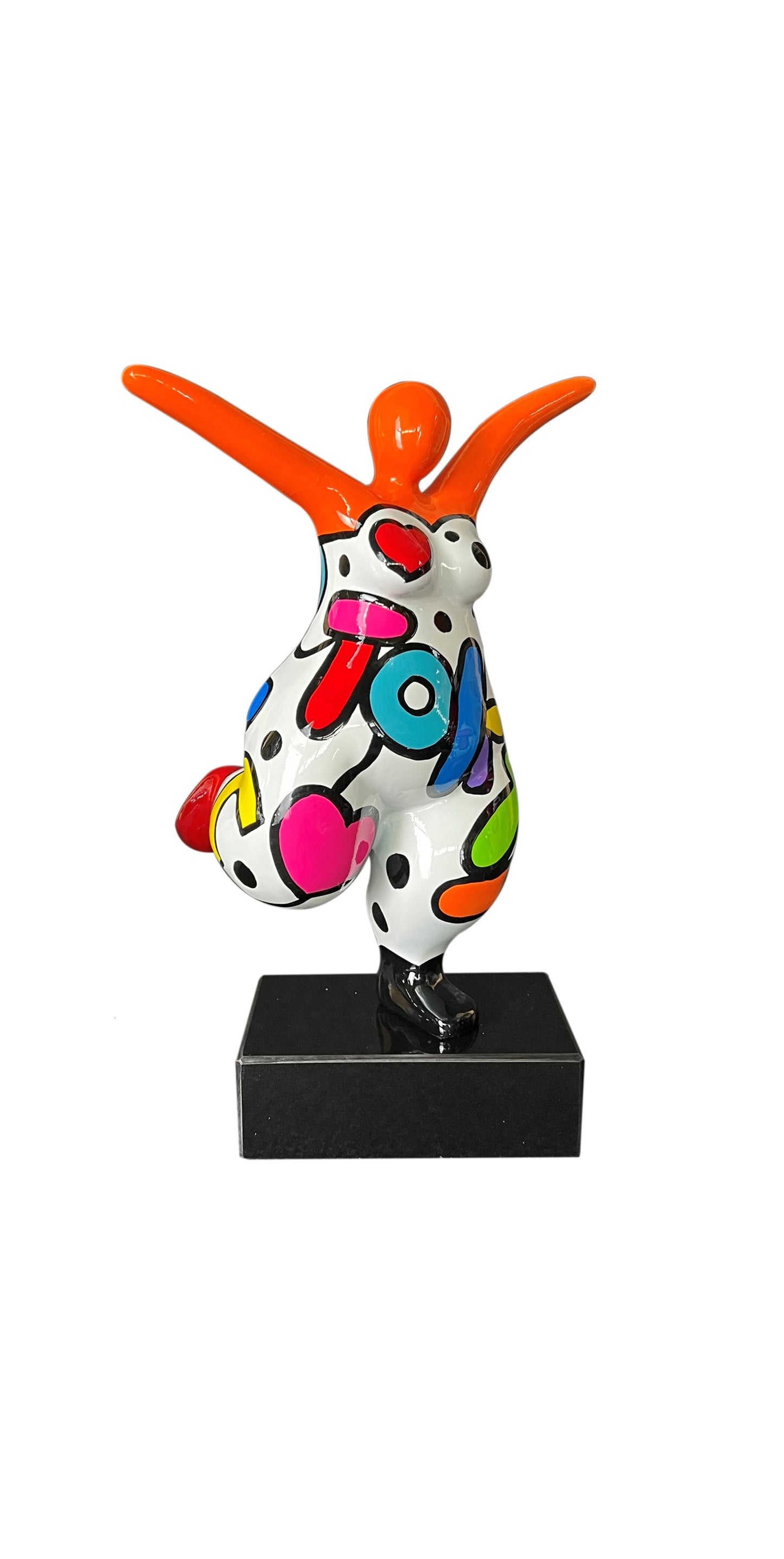 Statue femme style Nana, en résine orange et multicolore. Hauteur 31 centimètres