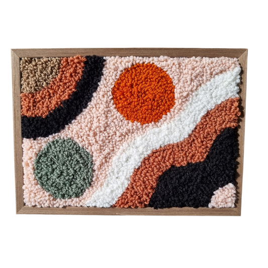 Tableau mural en laine punch needle ou tufting, tons chauds beige, marron, orange. Pièce unique, 23x31 cm