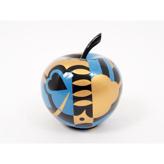 Sculpture de fruit. Pomme en résine bleue, noire et dorée. Hauteur 26 centimètres