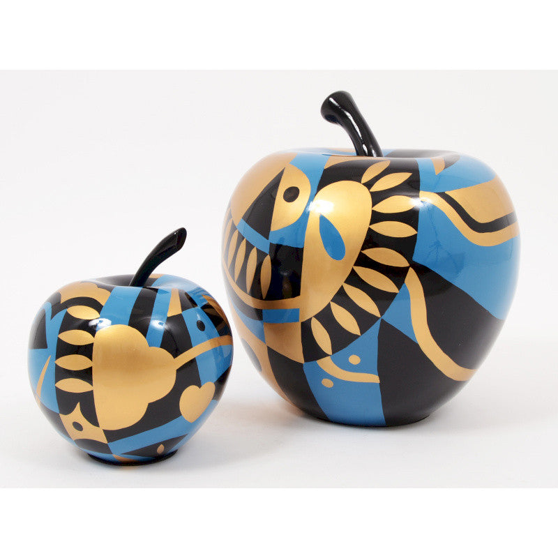 Sculpture de fruit. Pomme en résine bleue, noire et dorée. Hauteur 26 centimètres