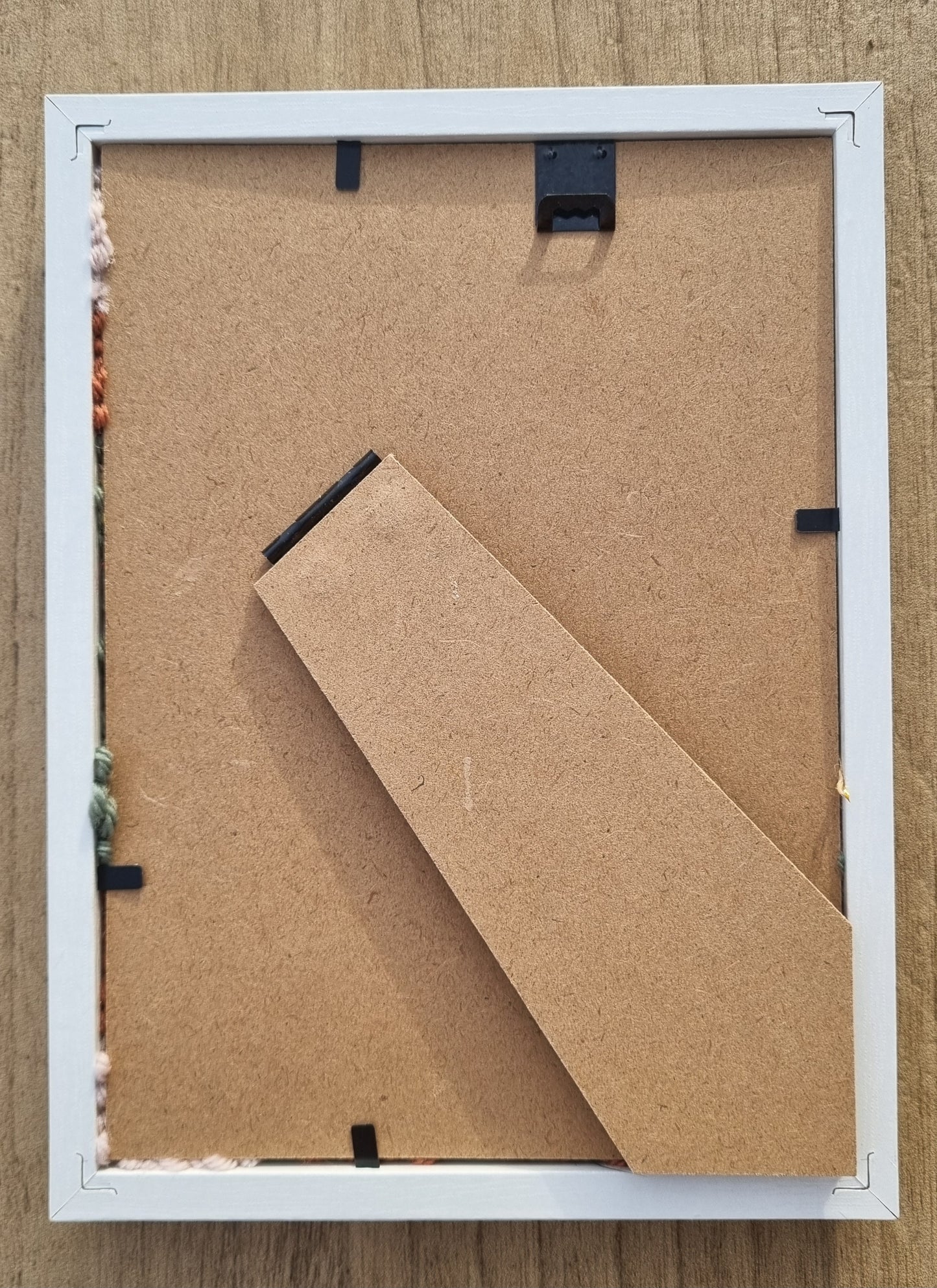 Cadre déco en punch needle / tufting, laine tons chauds beige, marron, orange. Strass au centre, 15x20 cm