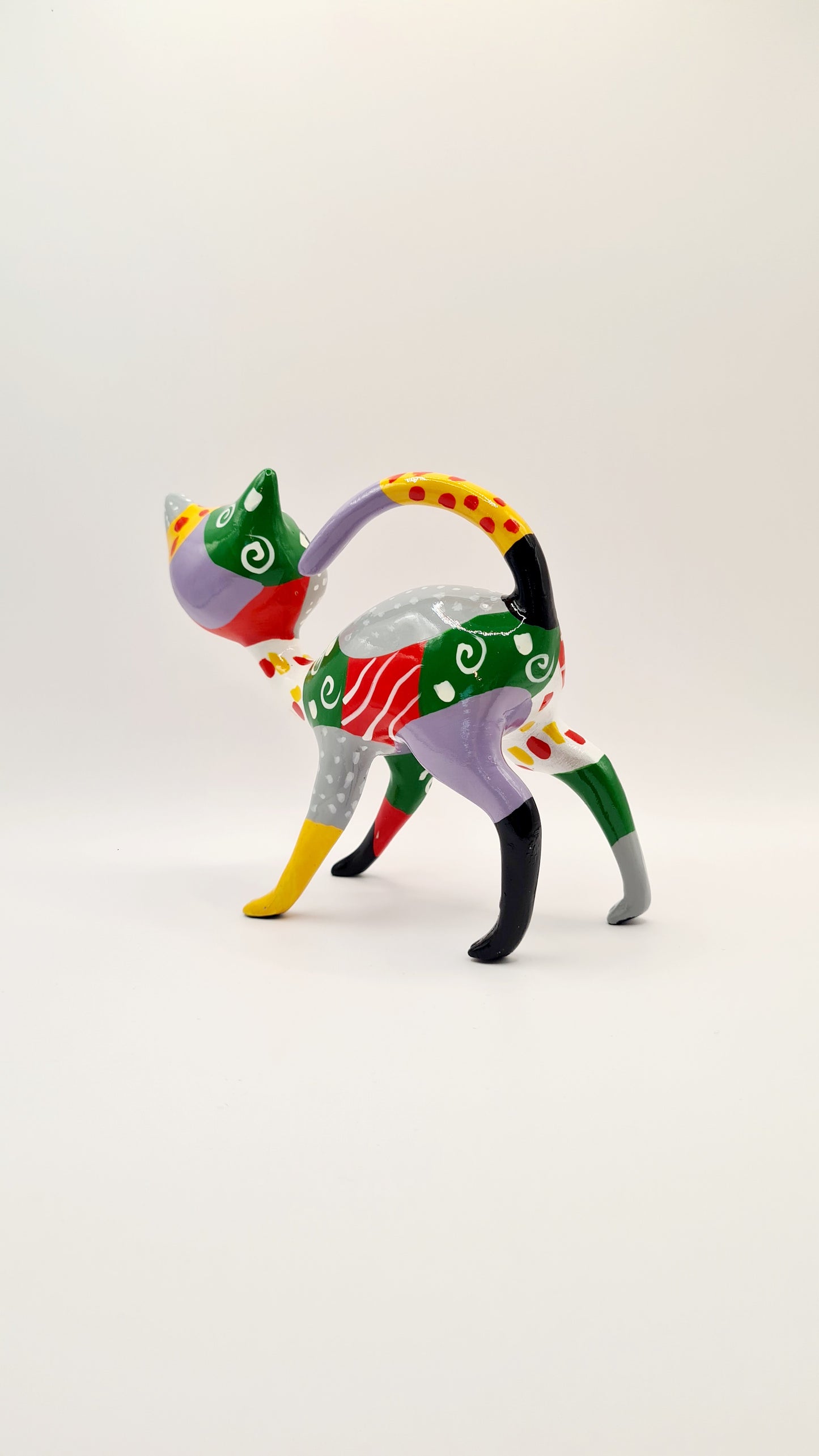 Multicolored resin Mexican cat statue. Length 9'4 inches (24 centimeters)