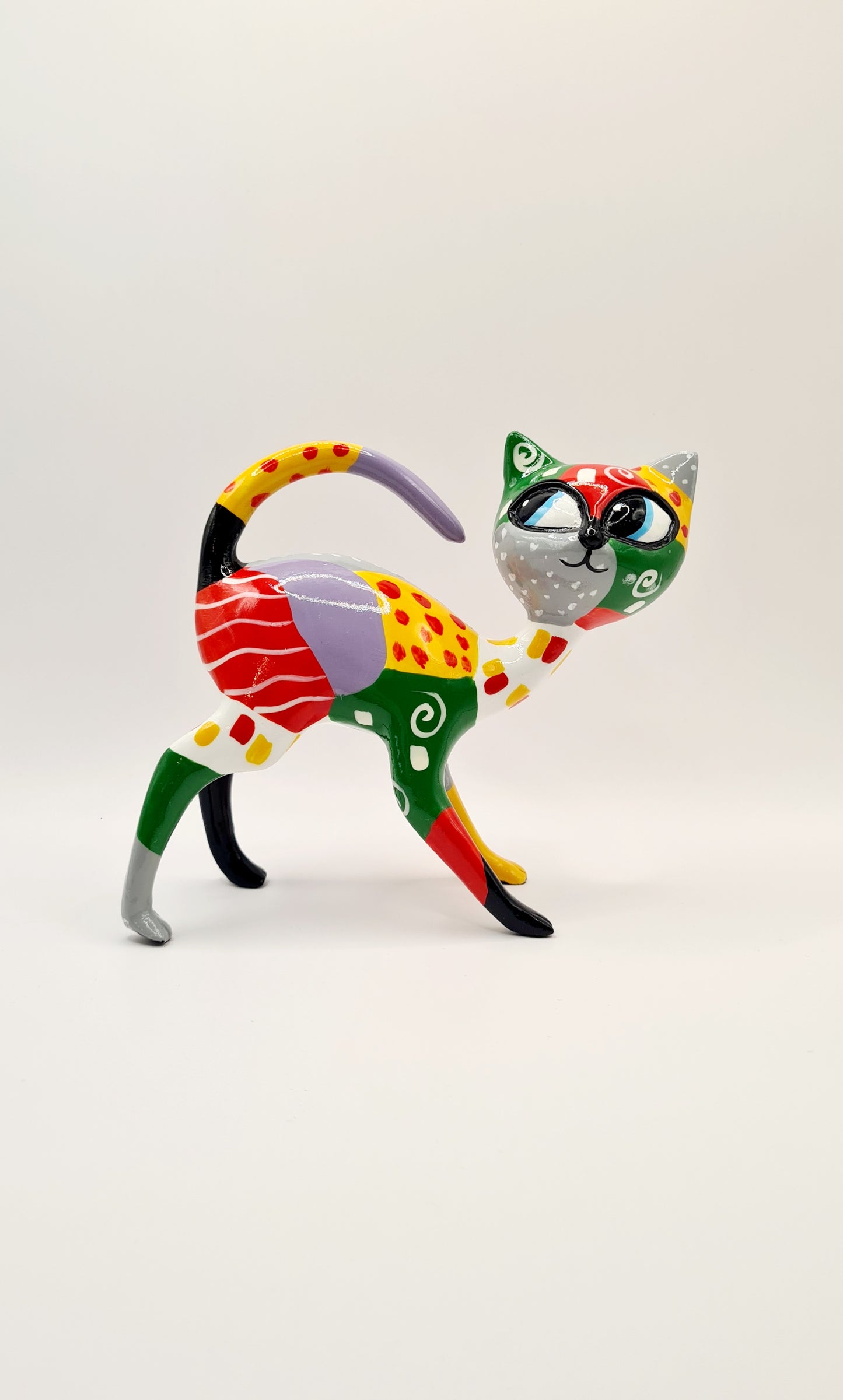 Multicolored resin Mexican cat statue. Length 9'4 inches (24 centimeters)