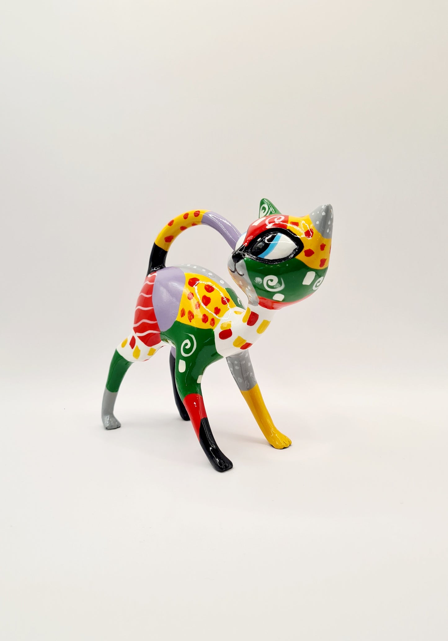 Multicolored resin Mexican cat statue. Length 9'4 inches (24 centimeters)